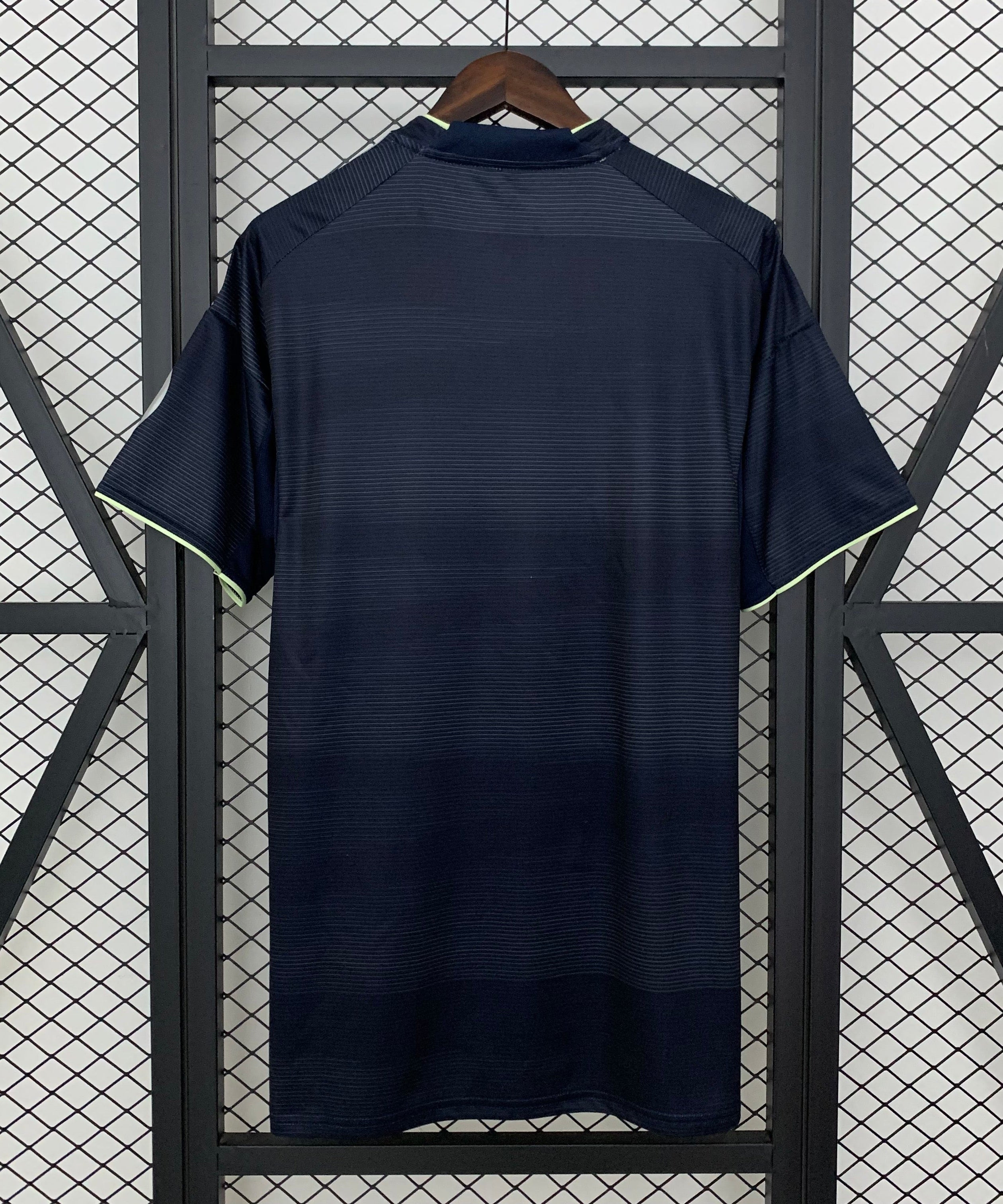 قميص ريال مدريد الاحتياطي لموسم 25-26