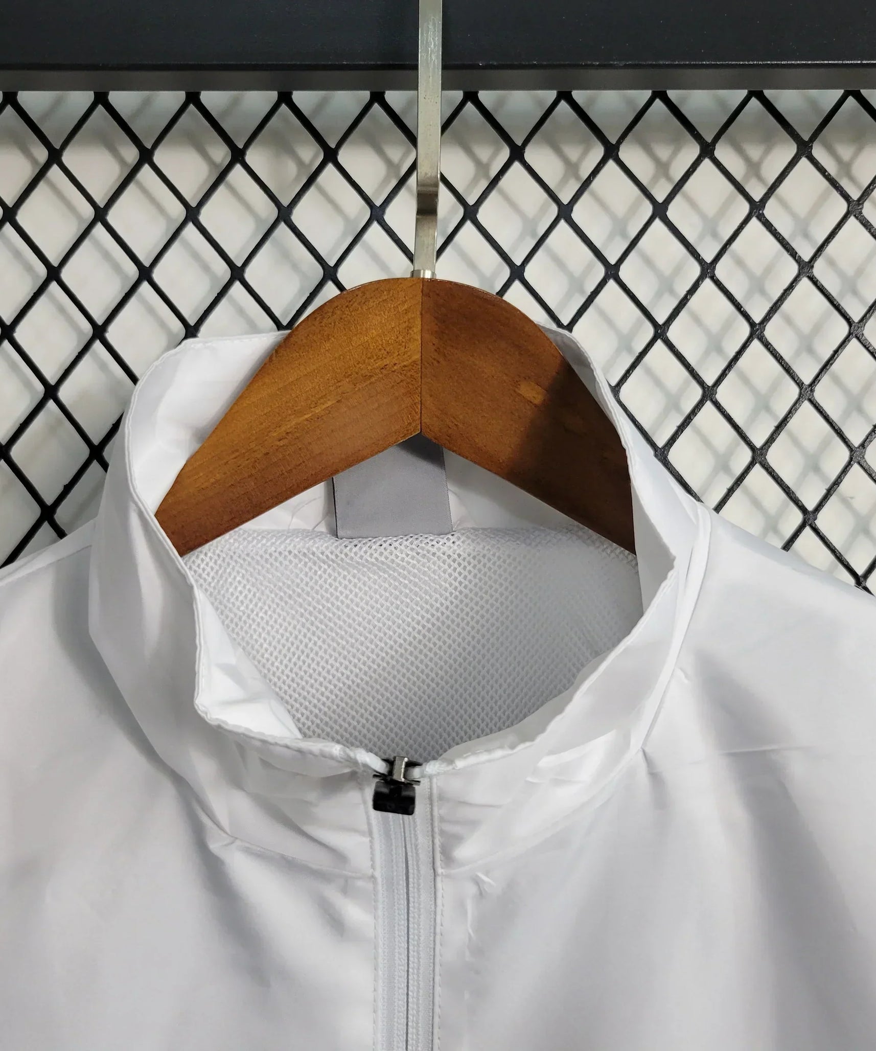 Milan Windjacke 23/24 - Weiß und Schwarz