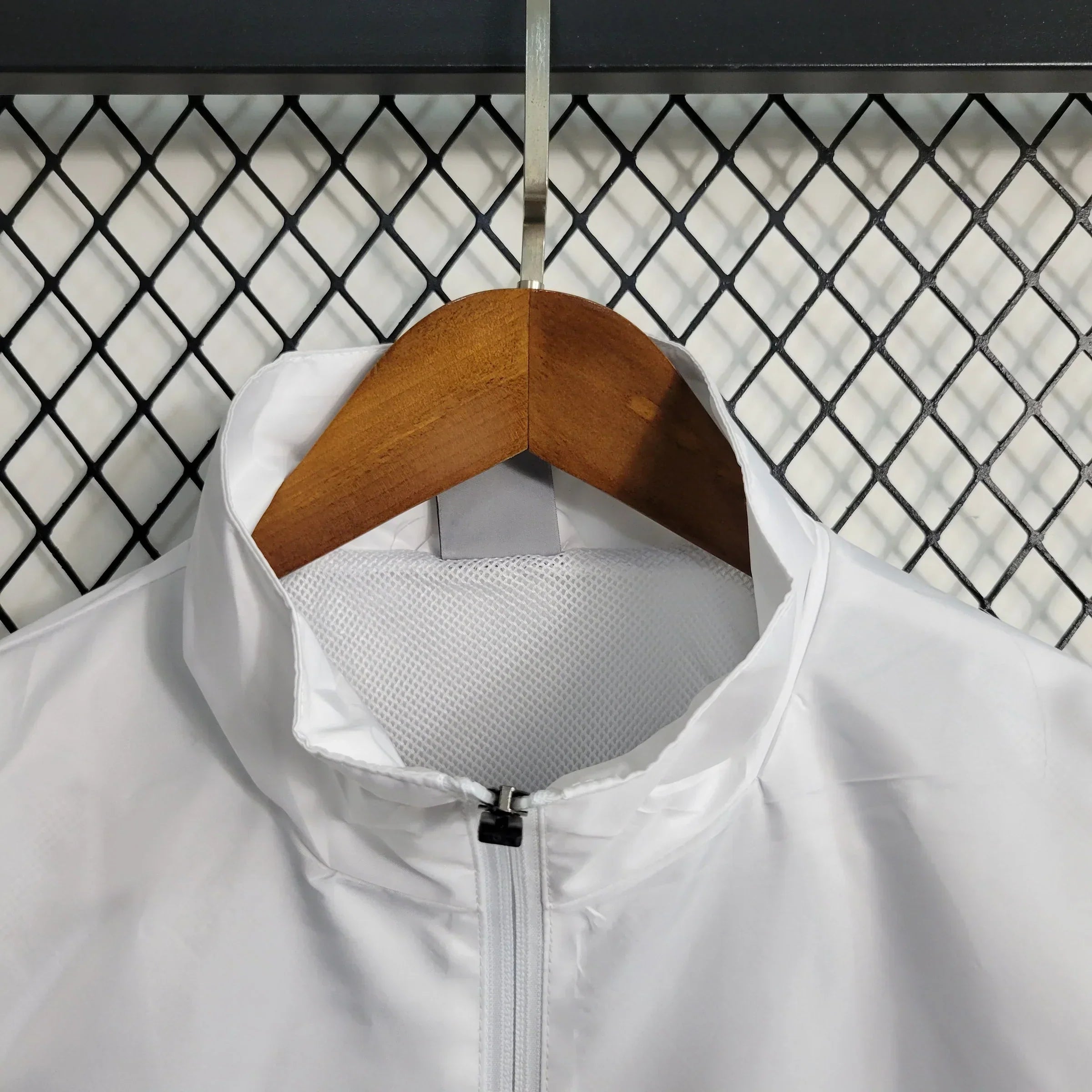 Milan Windjacke 23/24 - Weiß und Schwarz