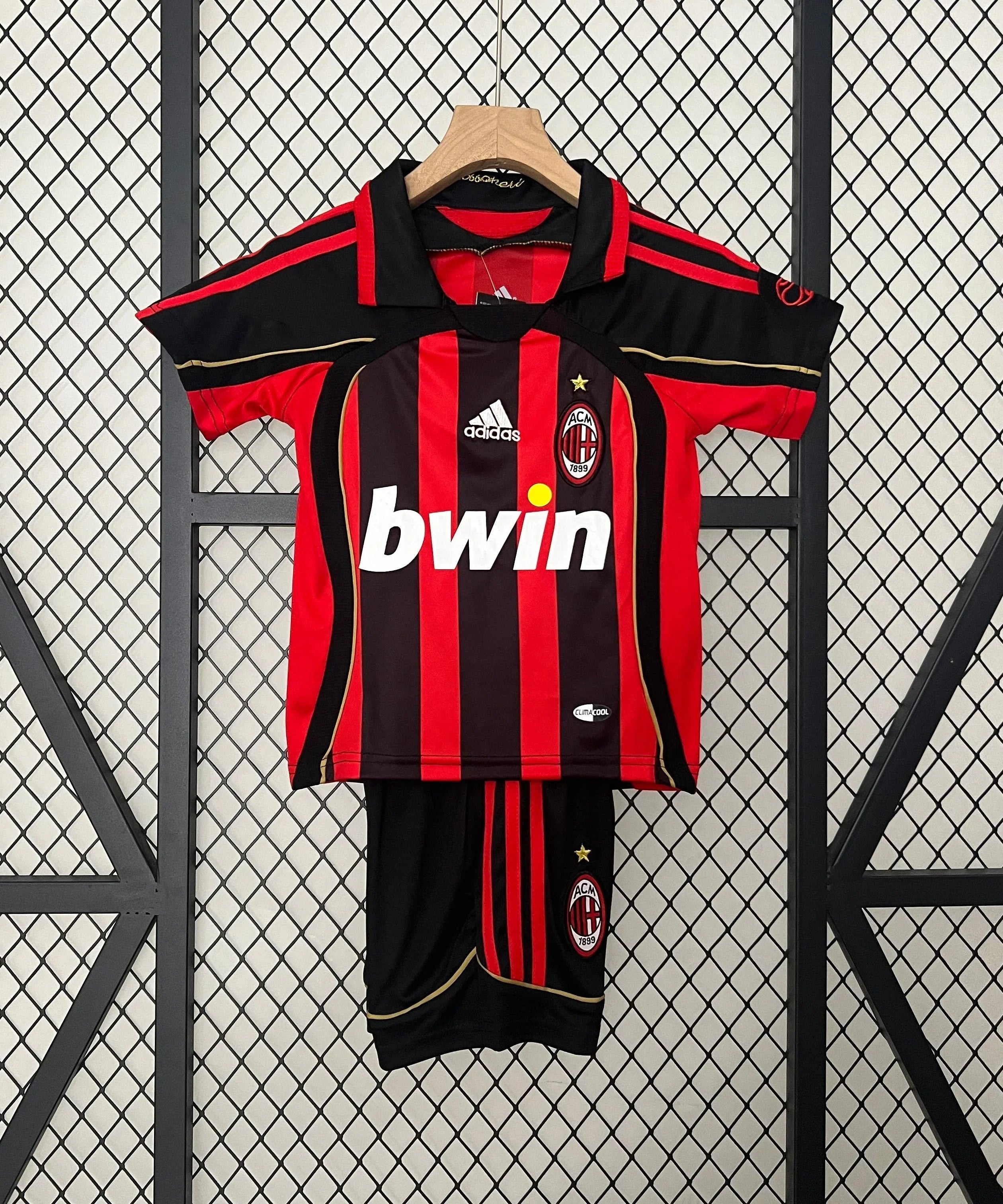 AC Milan Retro 06/07 Home Jersey