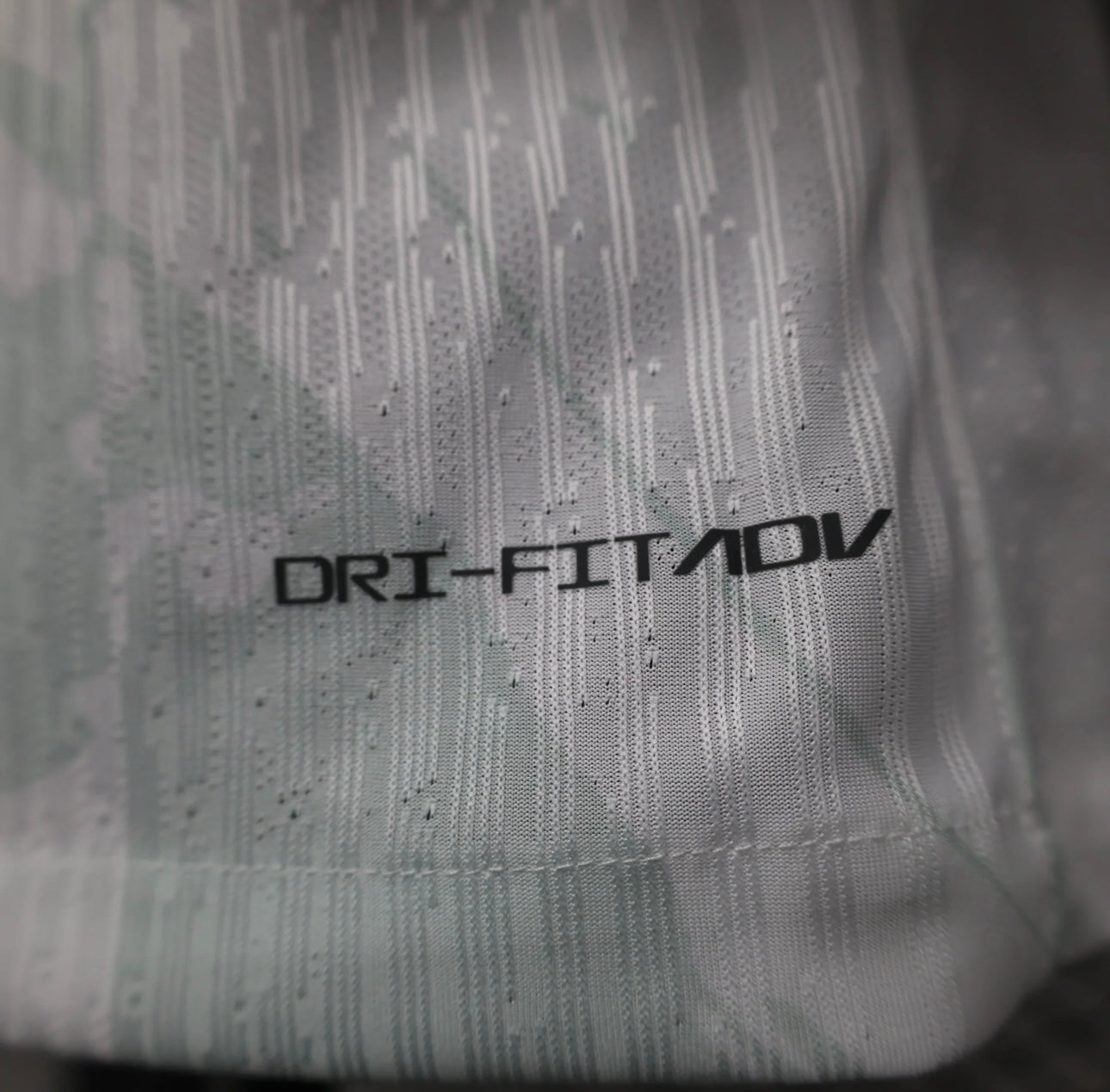 طقم ليفربول الثالث لموسم 2024-2025