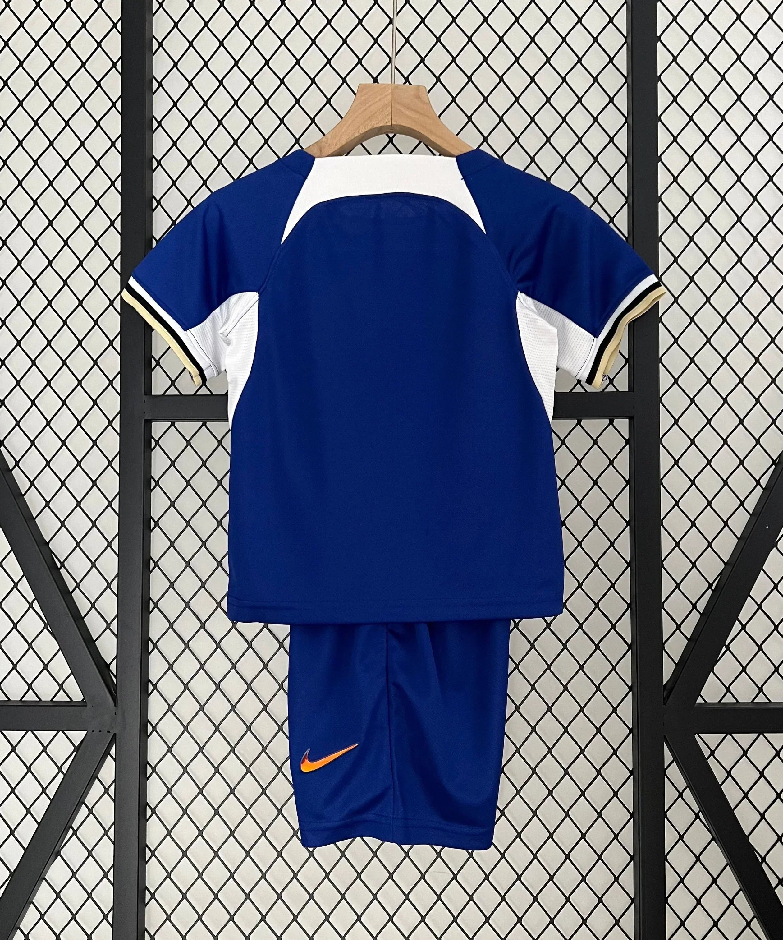 قميص تشيلسي الأساسي للأطفال لموسم 23/24