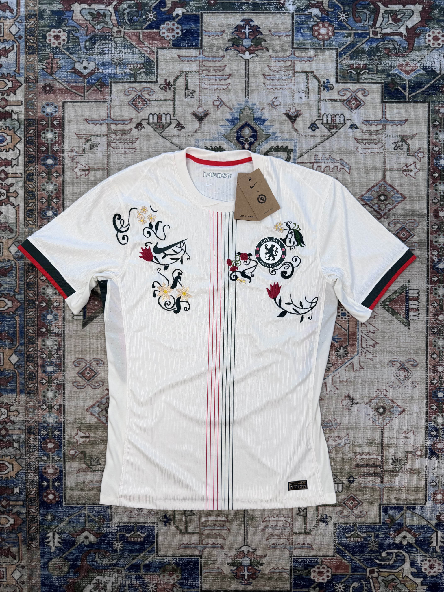 قميص تشيلسي المطرز لموسم 2023/2024