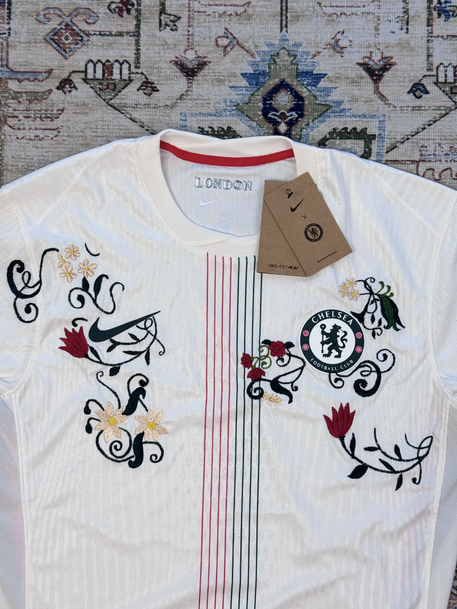 قميص تشيلسي المطرز لموسم 2023/2024