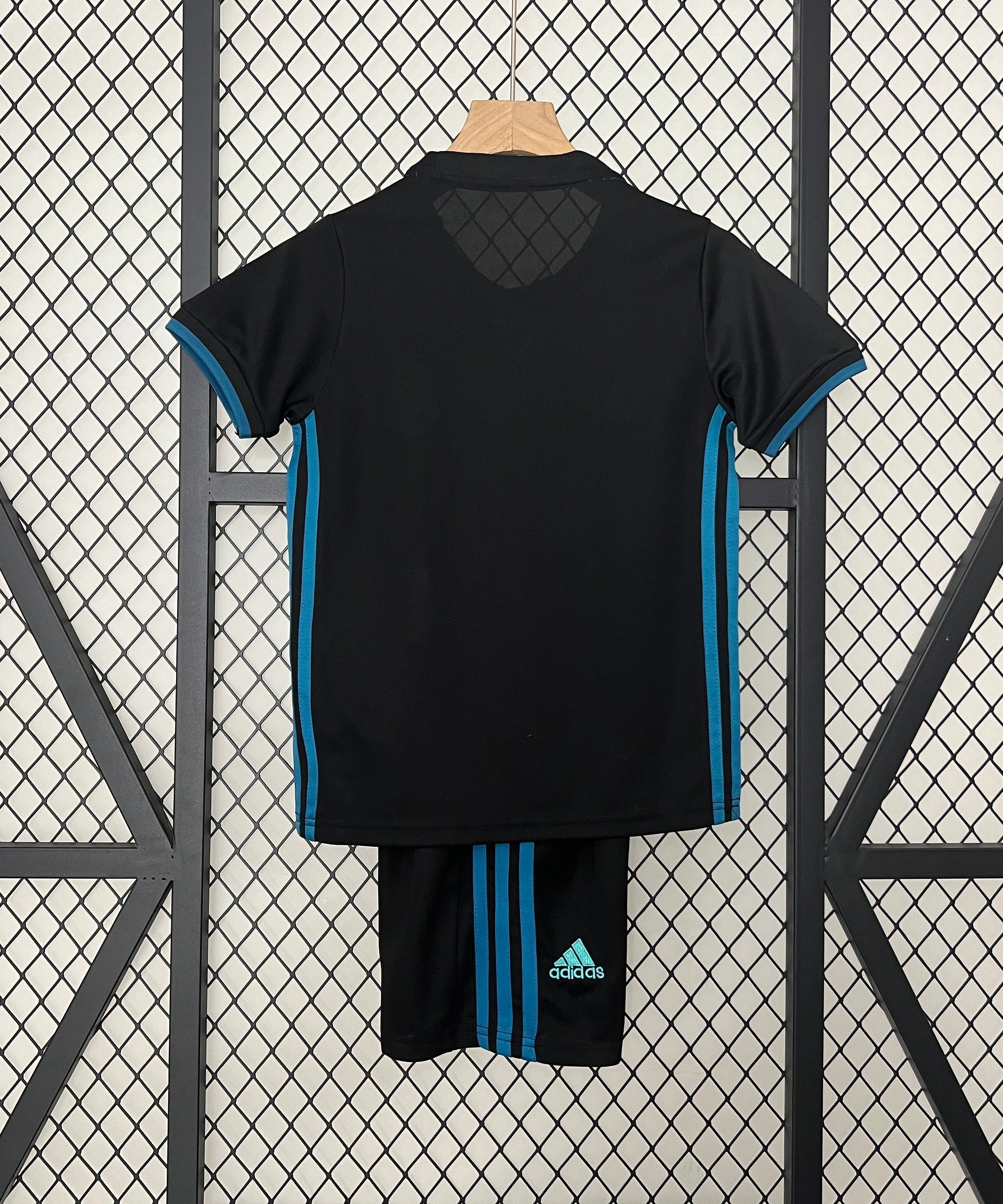 Real Madrid Retro 17/18 Auswärtstrikot Kinder