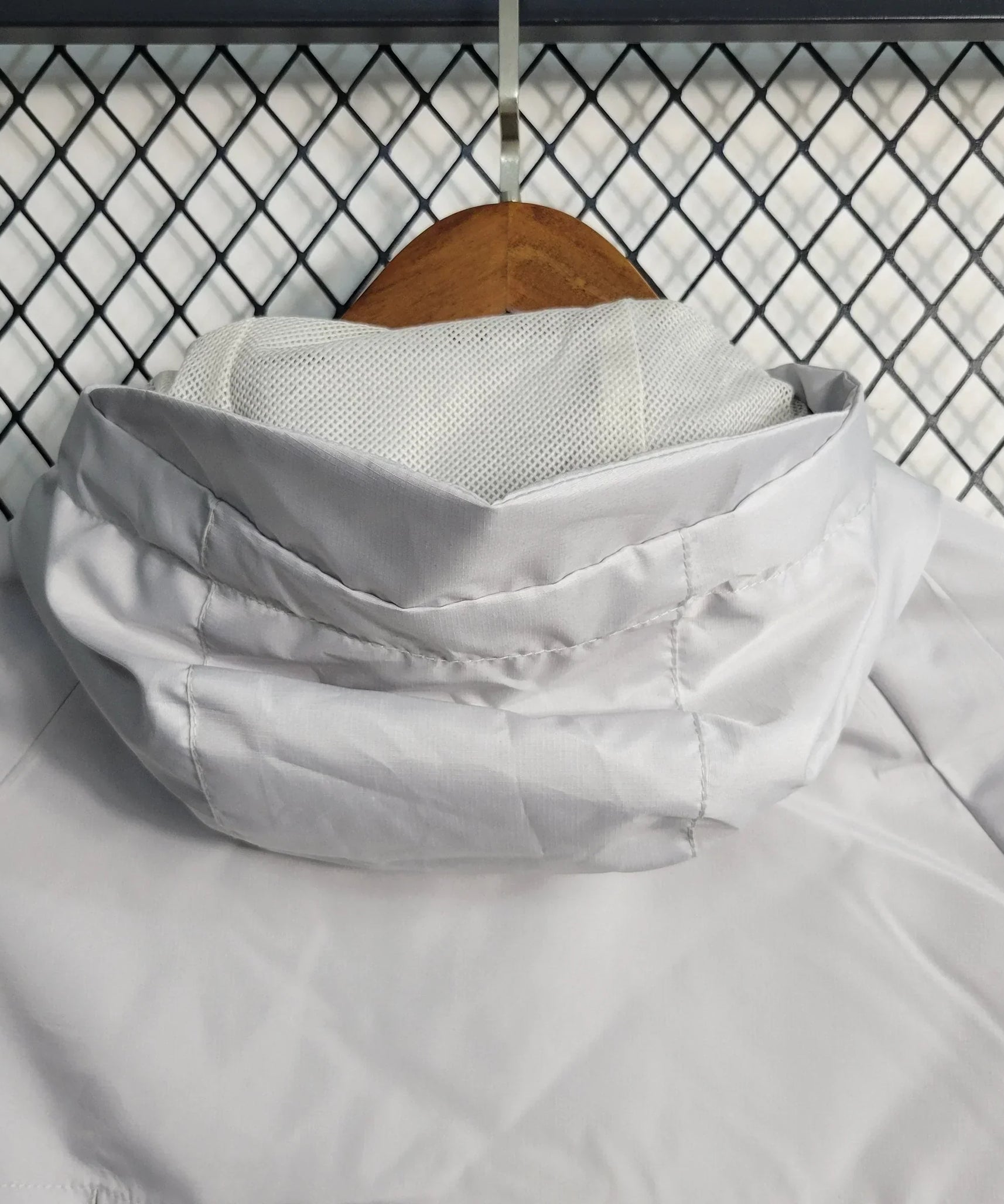 جاكيت تشيلسي الواقي من الرياح 23/24 - أبيض