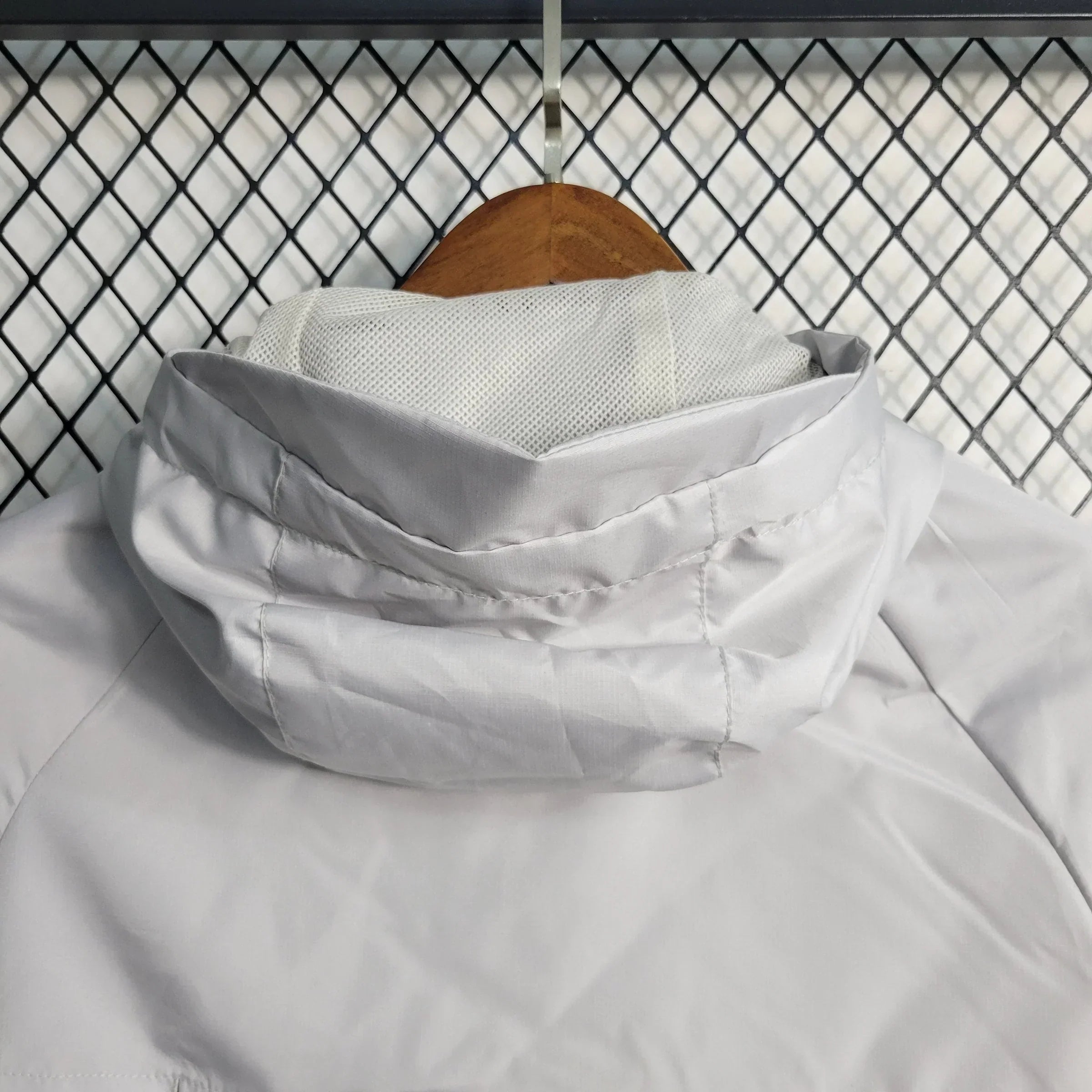 جاكيت تشيلسي الواقي من الرياح 23/24 - أبيض