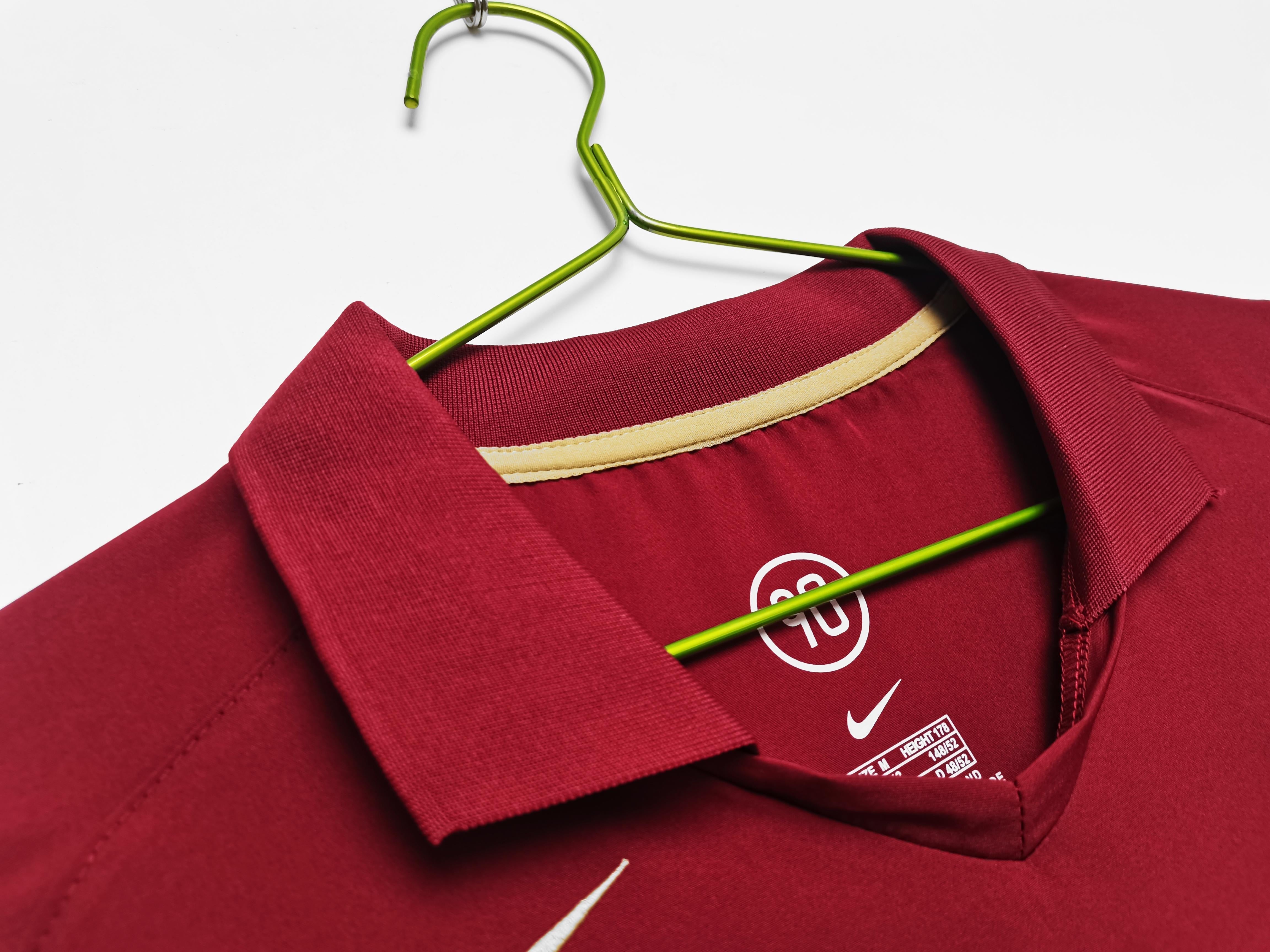 طقم أرسنال الأساسي ذو الأكمام الطويلة لموسم 2005-2006