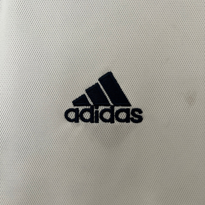 قميص ريال مدريد الأساسي ذو الأكمام الطويلة بتصميم كلاسيكي لموسم 2000-2001