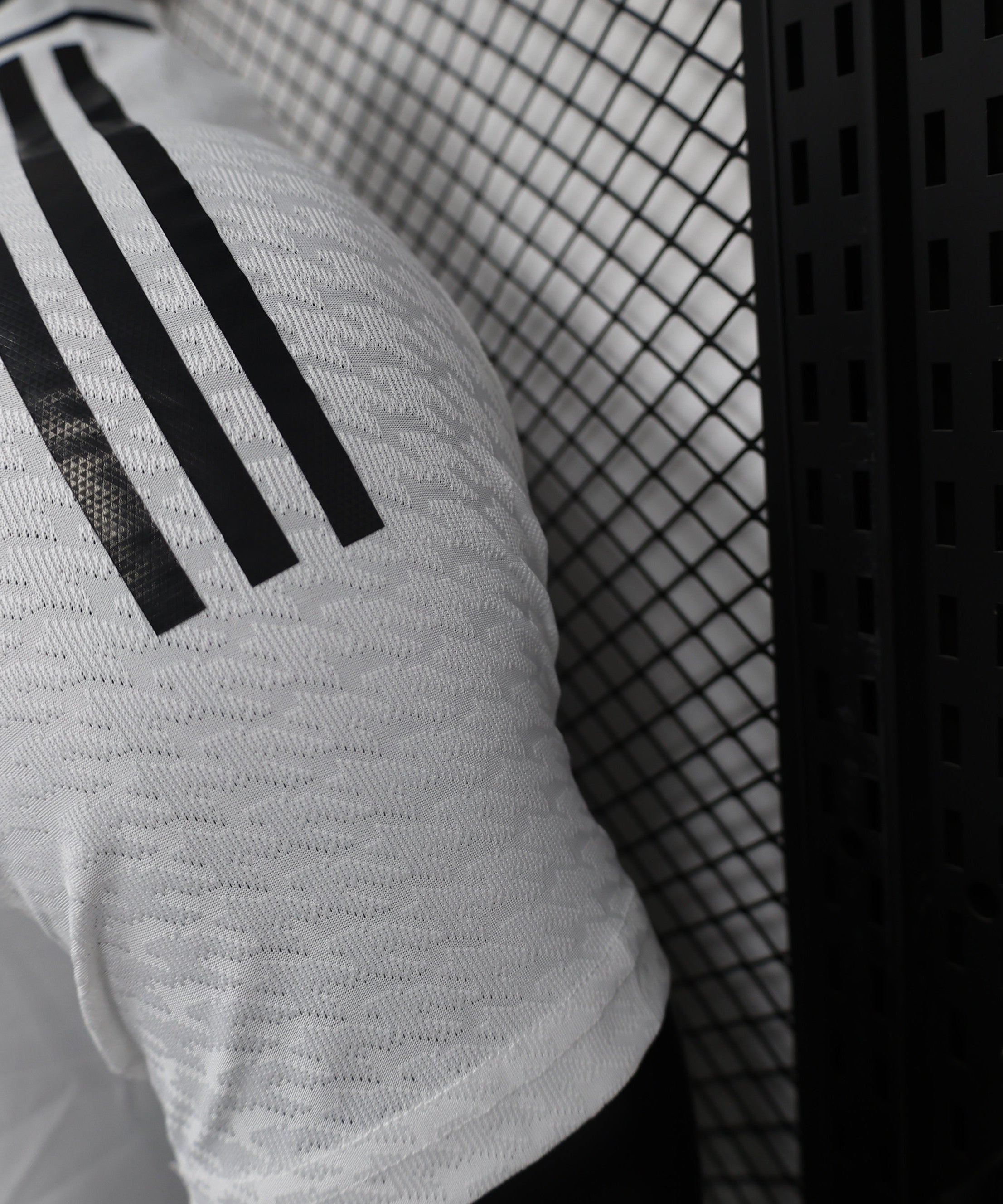 طقم ريال مدريد الأساسي لموسم 24-25