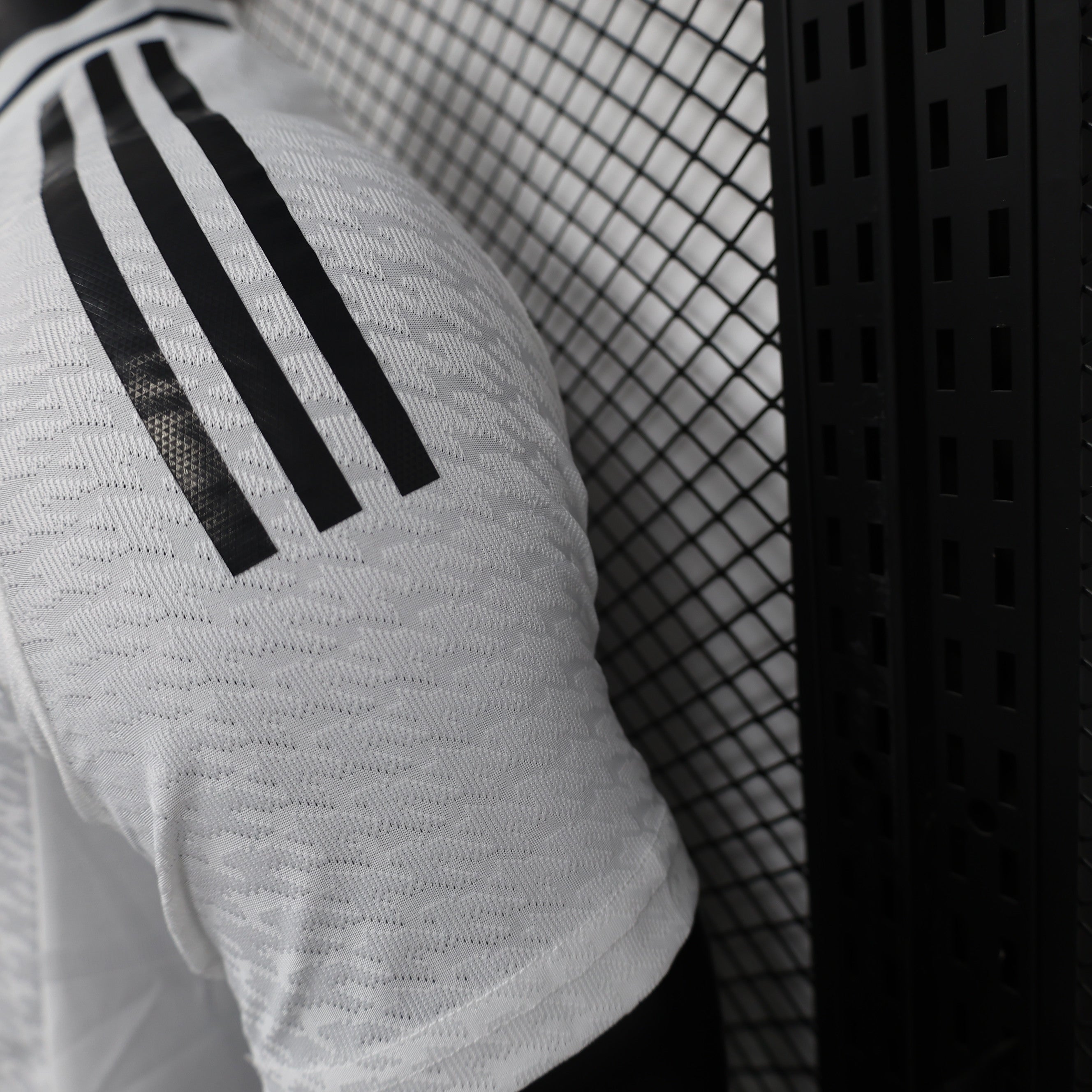 طقم ريال مدريد الأساسي لموسم 24-25