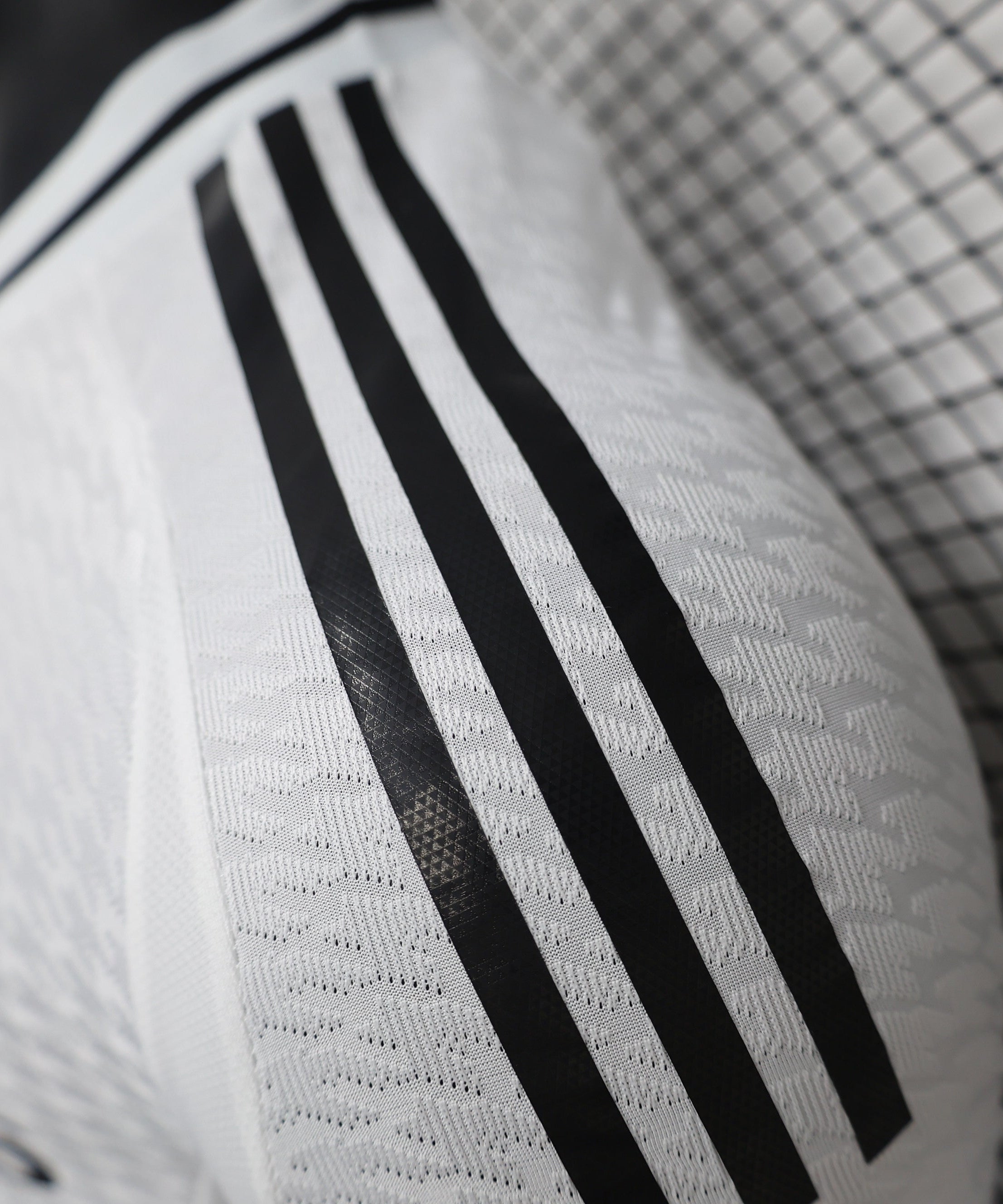 طقم ريال مدريد الأساسي لموسم 24-25