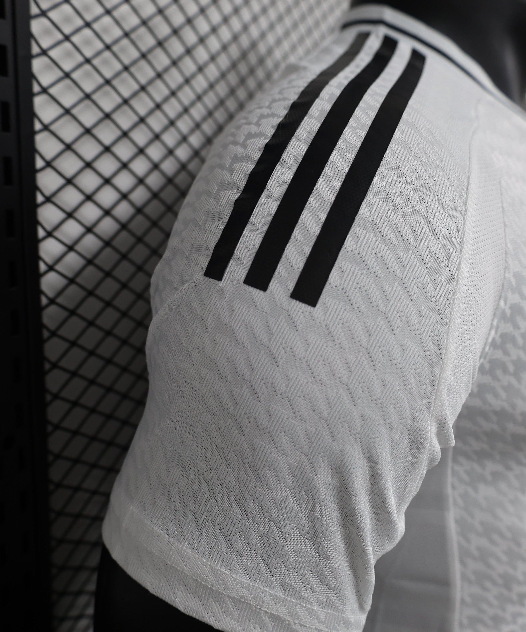 طقم ريال مدريد الأساسي لموسم 24-25