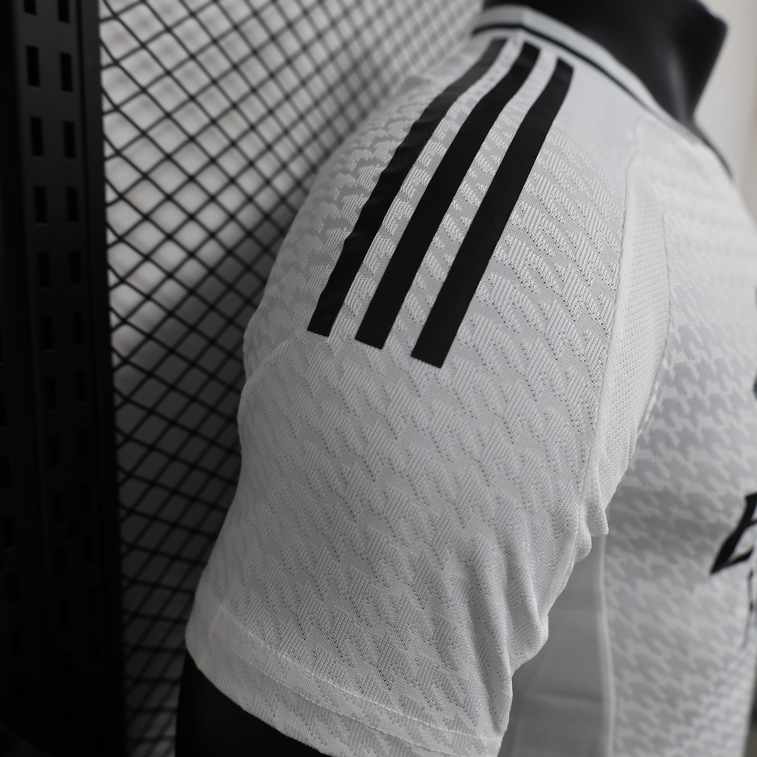 طقم ريال مدريد الأساسي لموسم 24-25