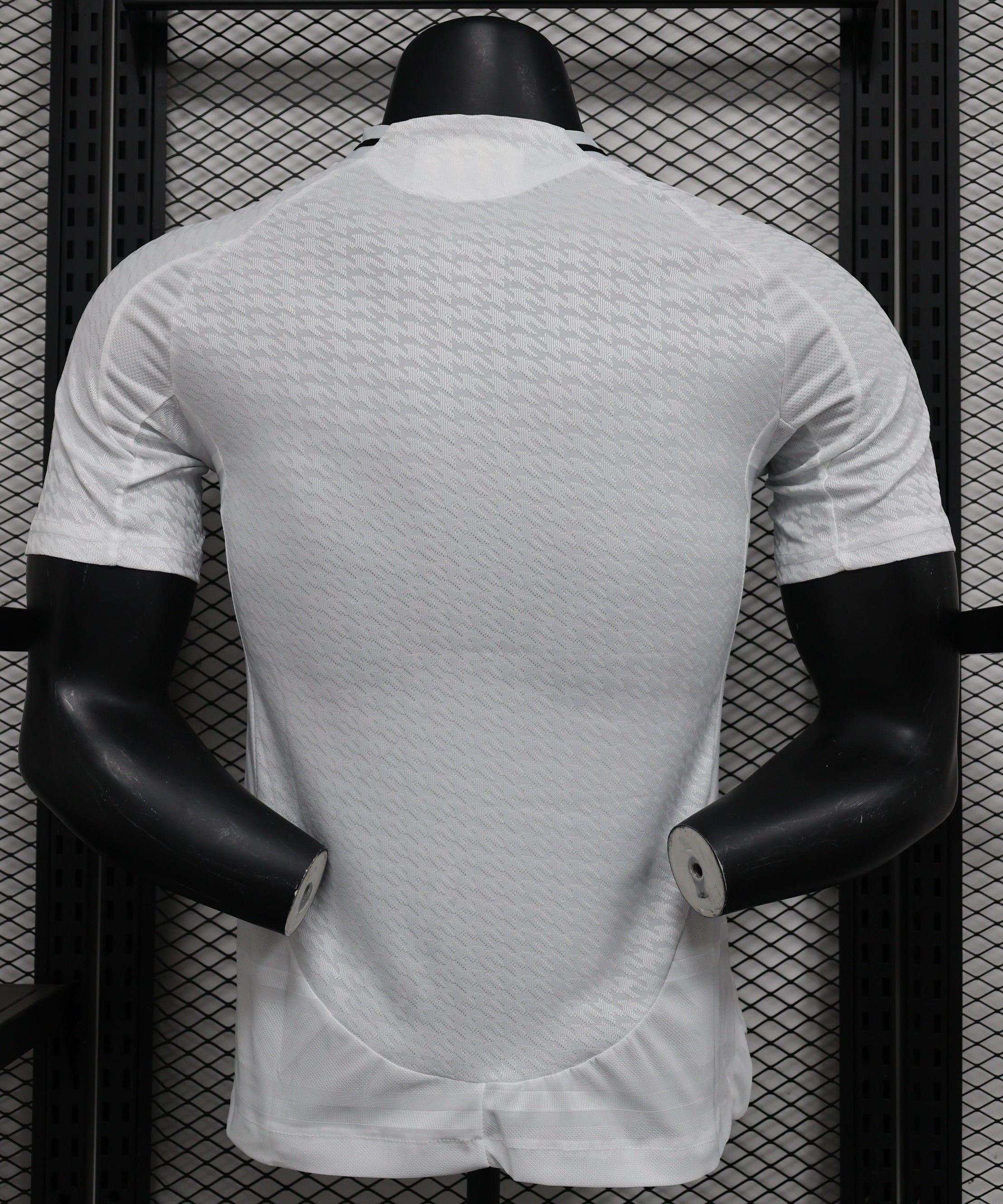 طقم ريال مدريد الأساسي لموسم 24-25