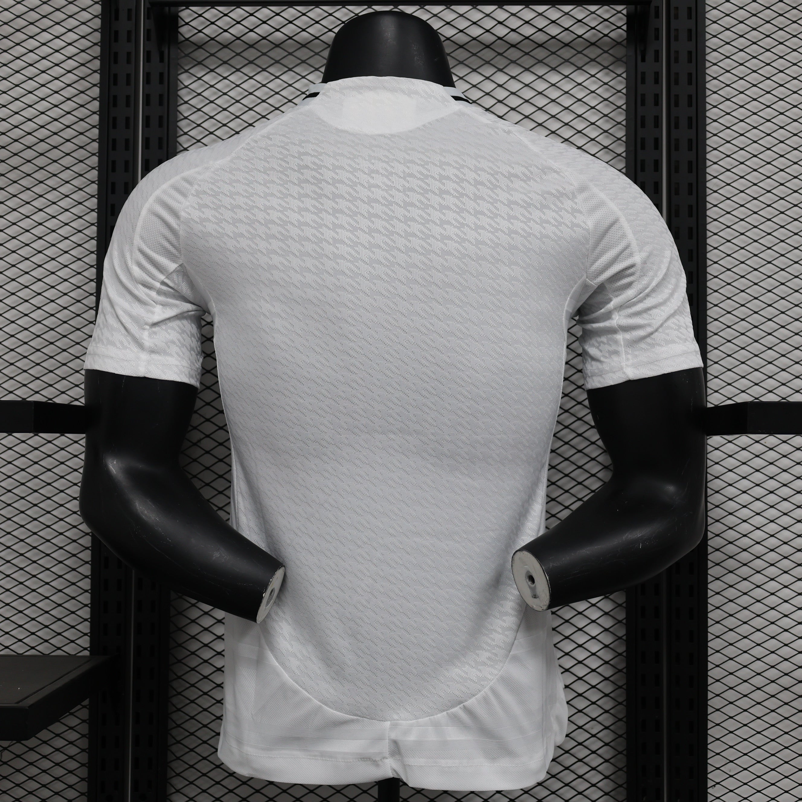 طقم ريال مدريد الأساسي لموسم 24-25