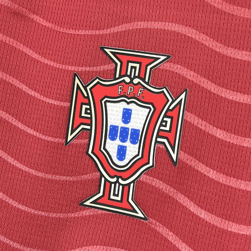 قميص منتخب البرتغال الأساسي لكأس العالم 2026