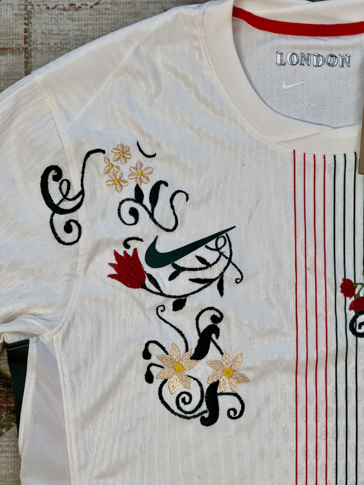 قميص تشيلسي المطرز لموسم 2023/2024