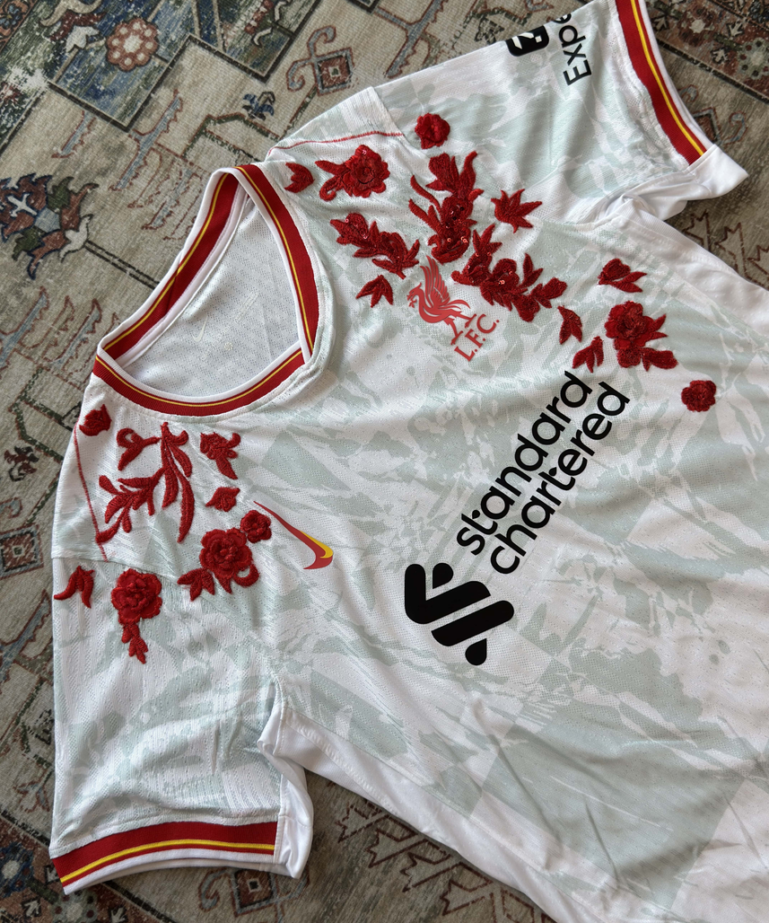 قميص ليفربول المطرز لموسم 2023/2024