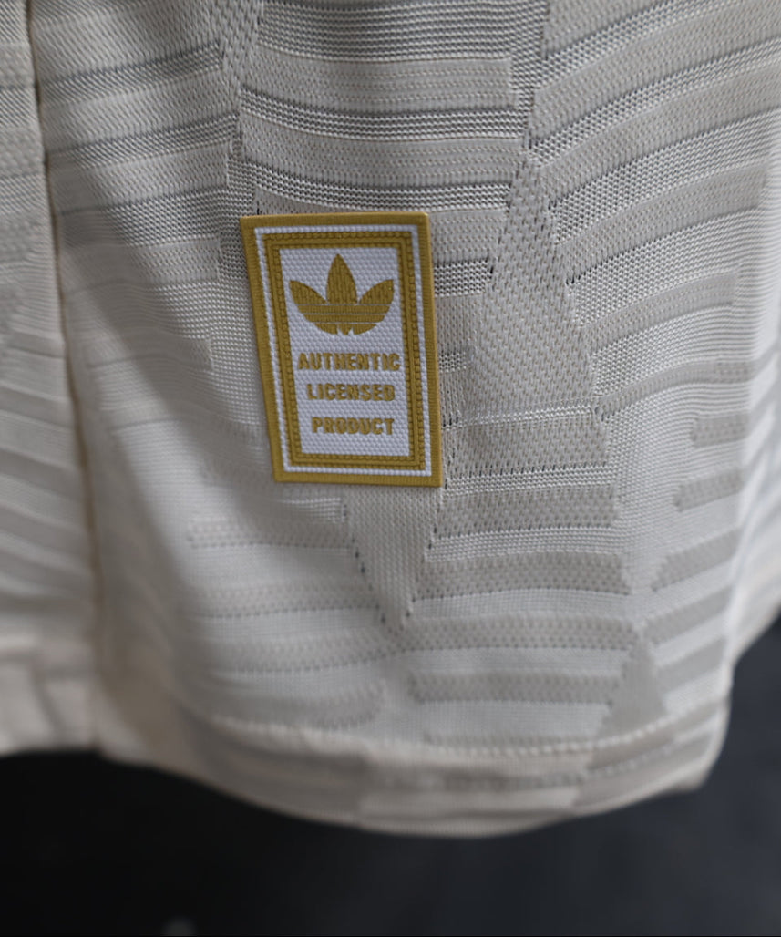 طقم بايرن ميونخ الثالث لموسم 2024-2025 بأكمام طويلة