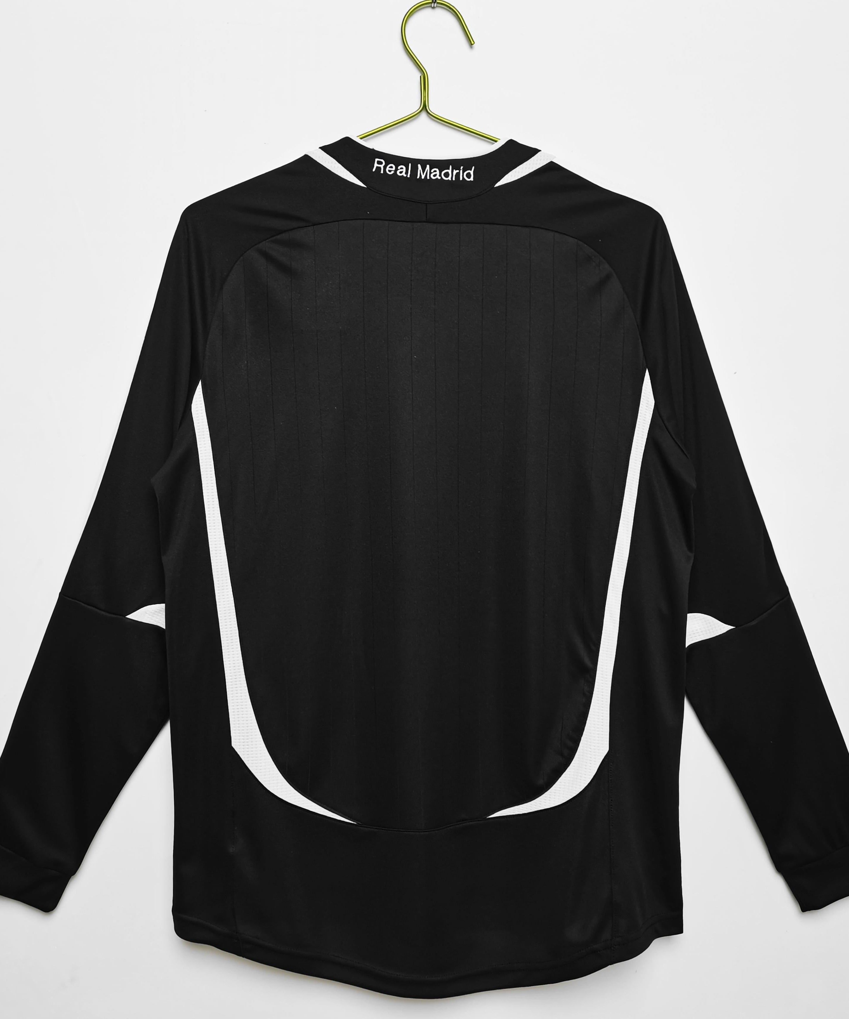 طقم ريال مدريد الاحتياطي ذو الأكمام الطويلة لموسم 2006-2007