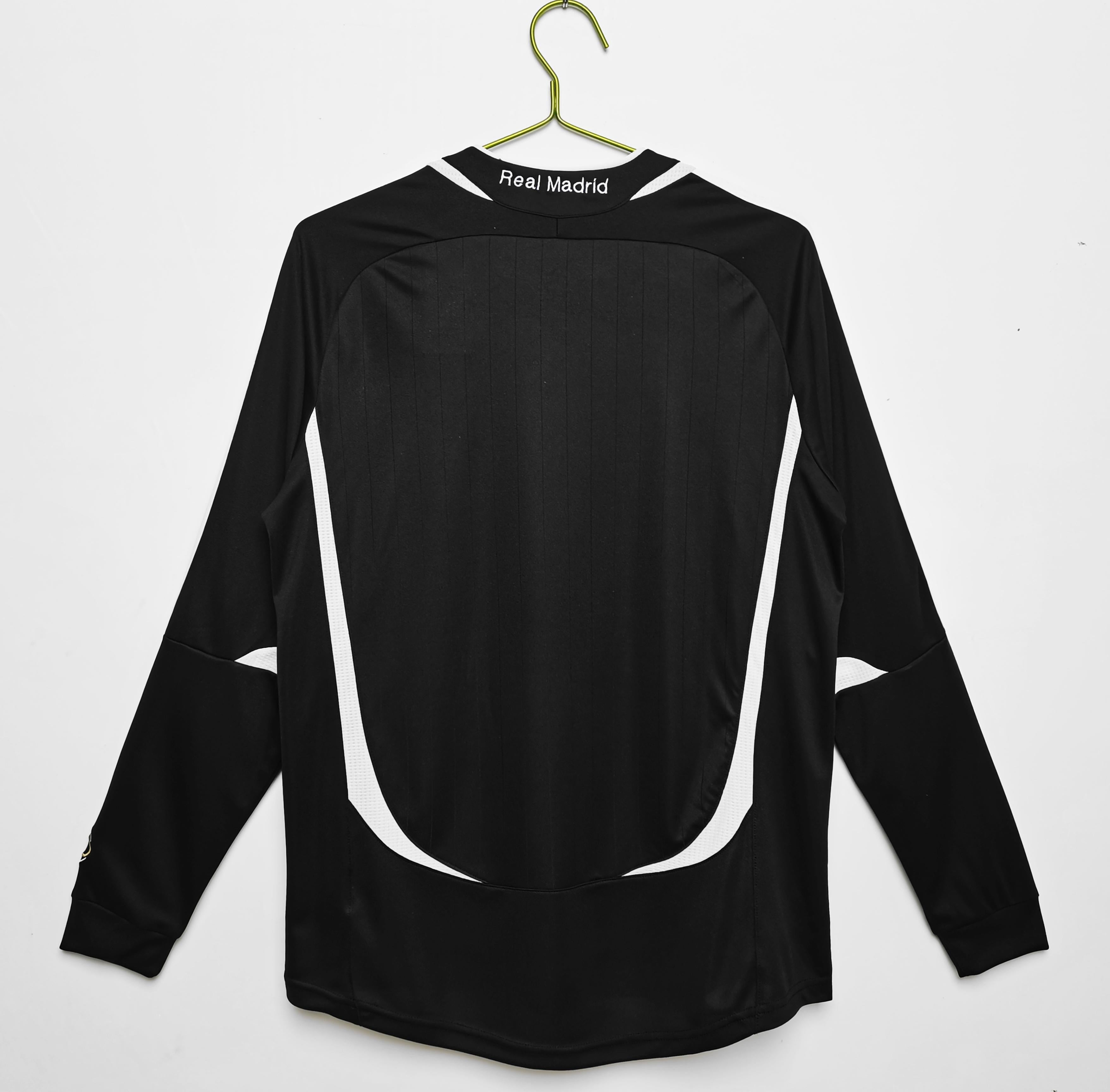 طقم ريال مدريد الاحتياطي ذو الأكمام الطويلة لموسم 2006-2007