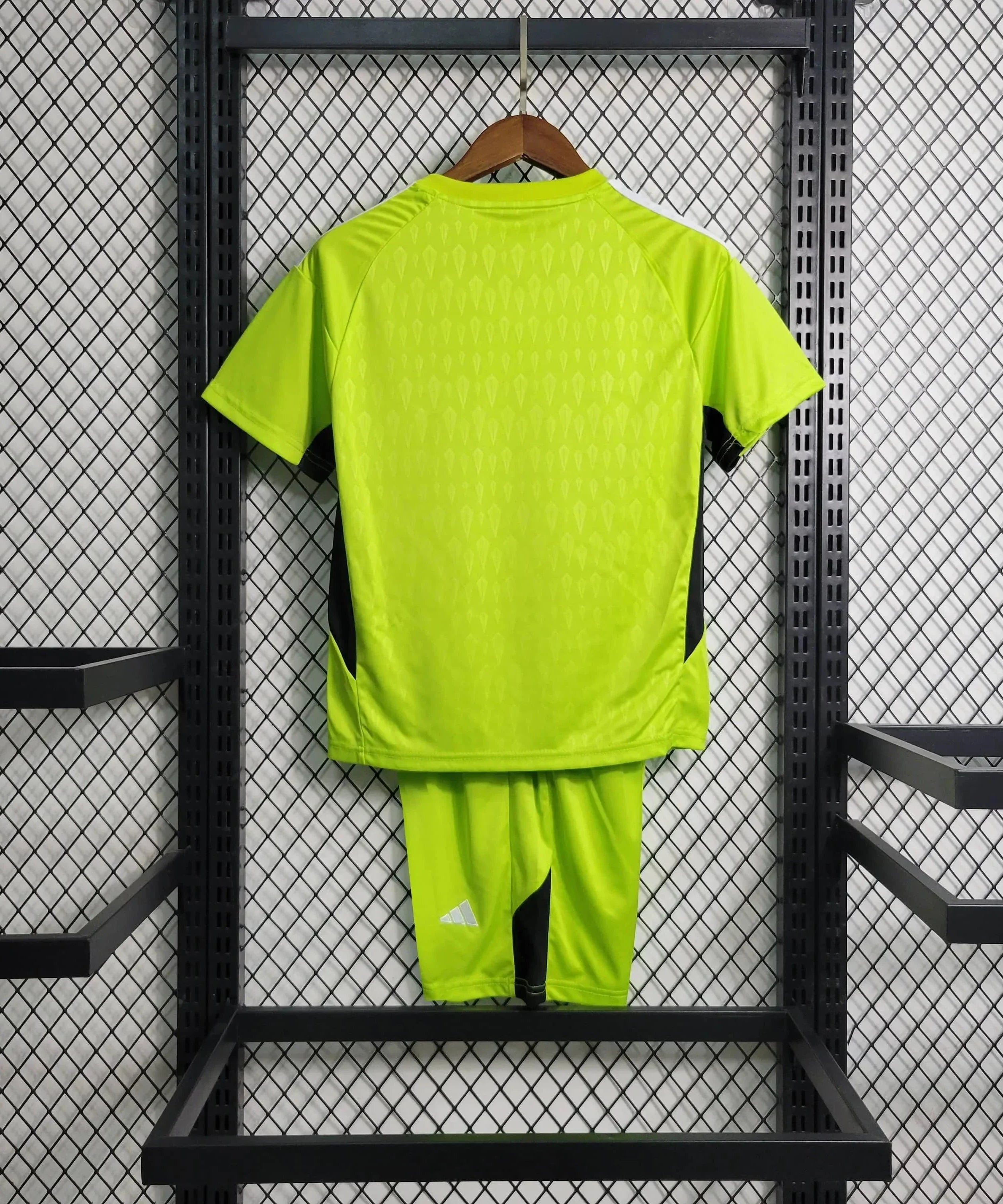 قميص حارس مرمى ريال مدريد الأخضر للأطفال لموسم 23/24