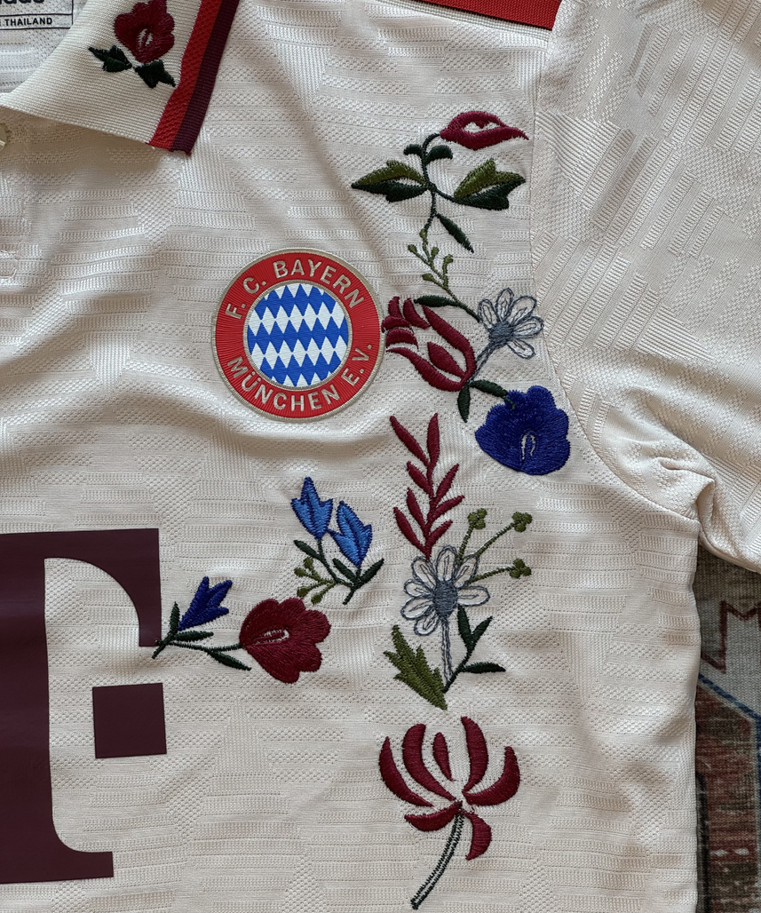 قميص بايرن ميونخ المطرز لموسم 2023/2024