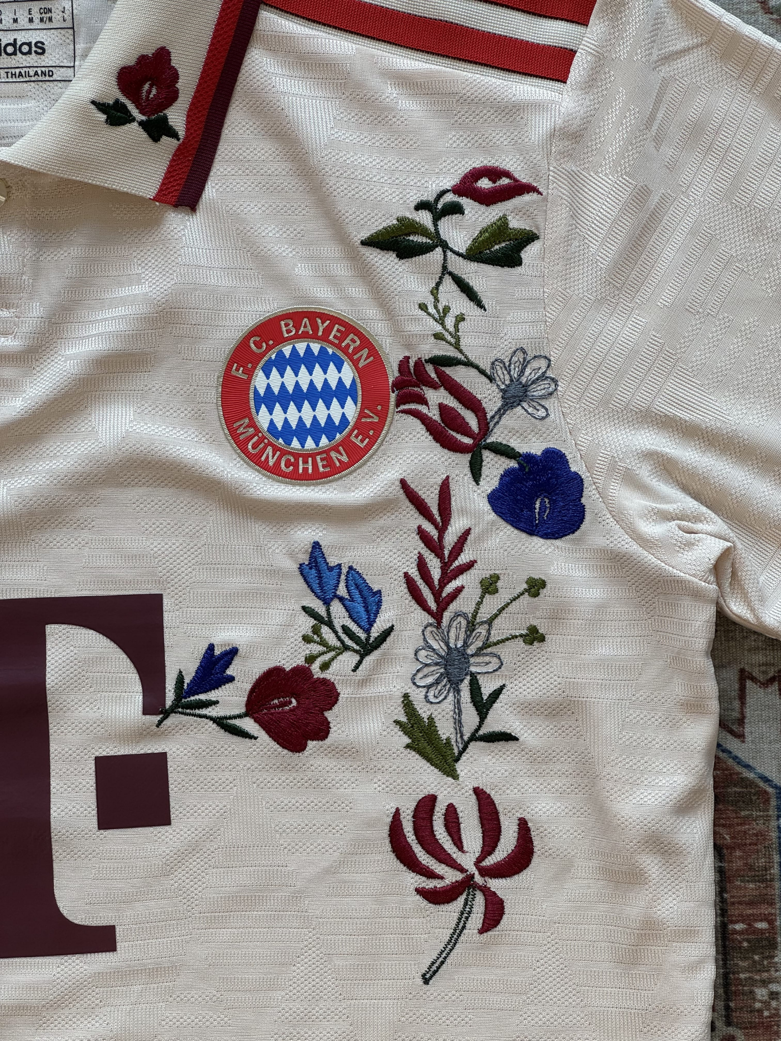 قميص بايرن ميونخ المطرز لموسم 2023/2024