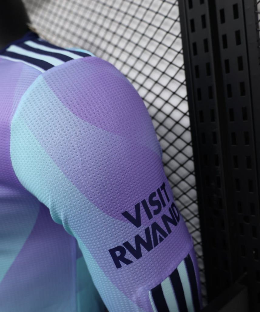 طقم أرسنال الثالث لموسم 2024-2025 بأكمام طويلة