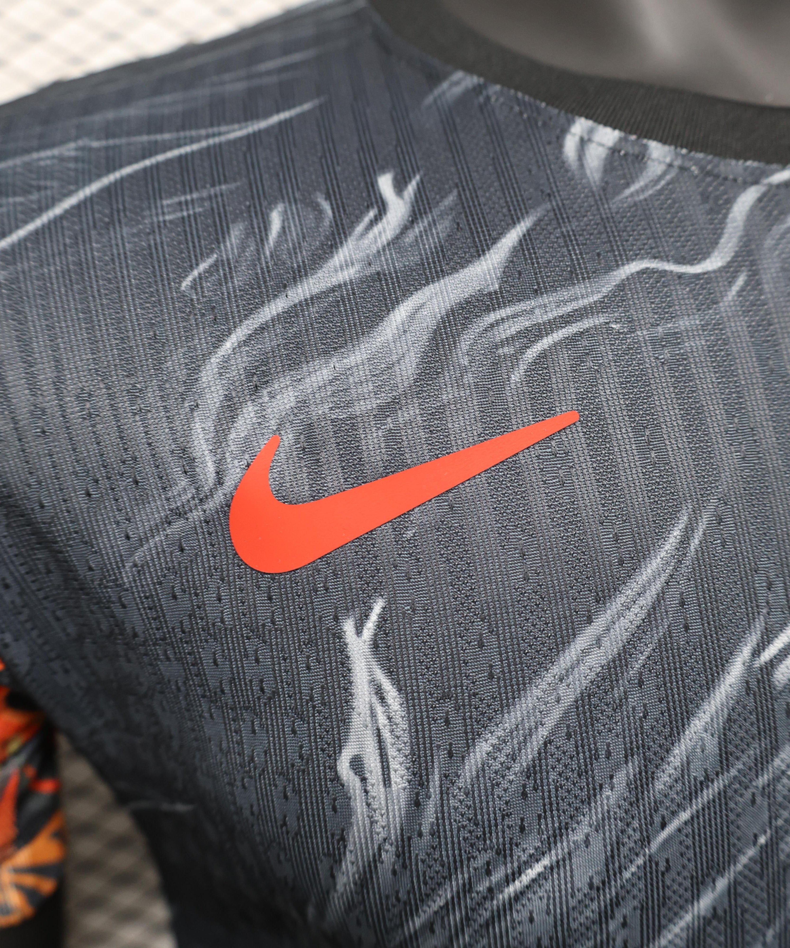 Liverpool "Wiedergeburt des Infernos" Spezial-Kit