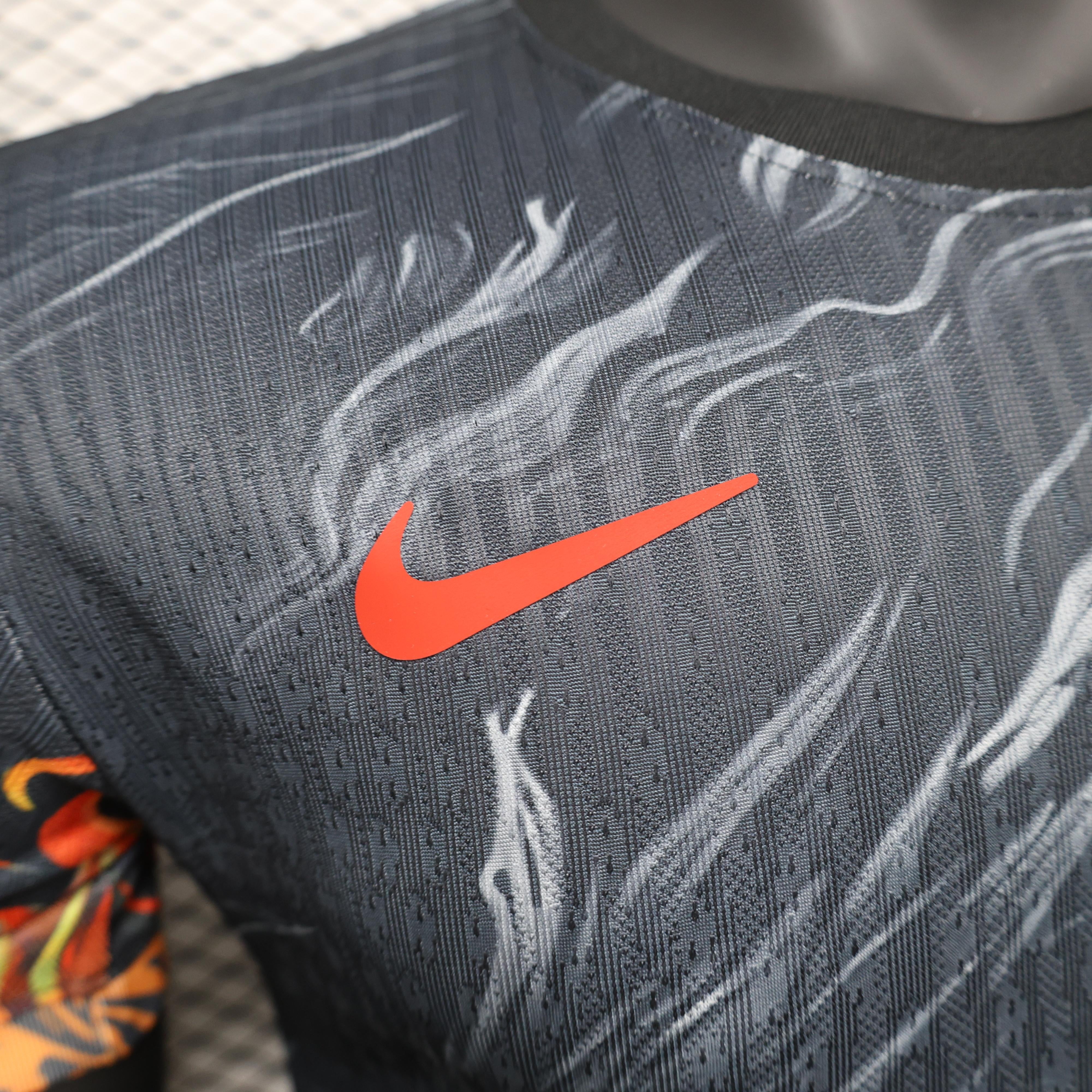 Liverpool "Wiedergeburt des Infernos" Spezial-Kit