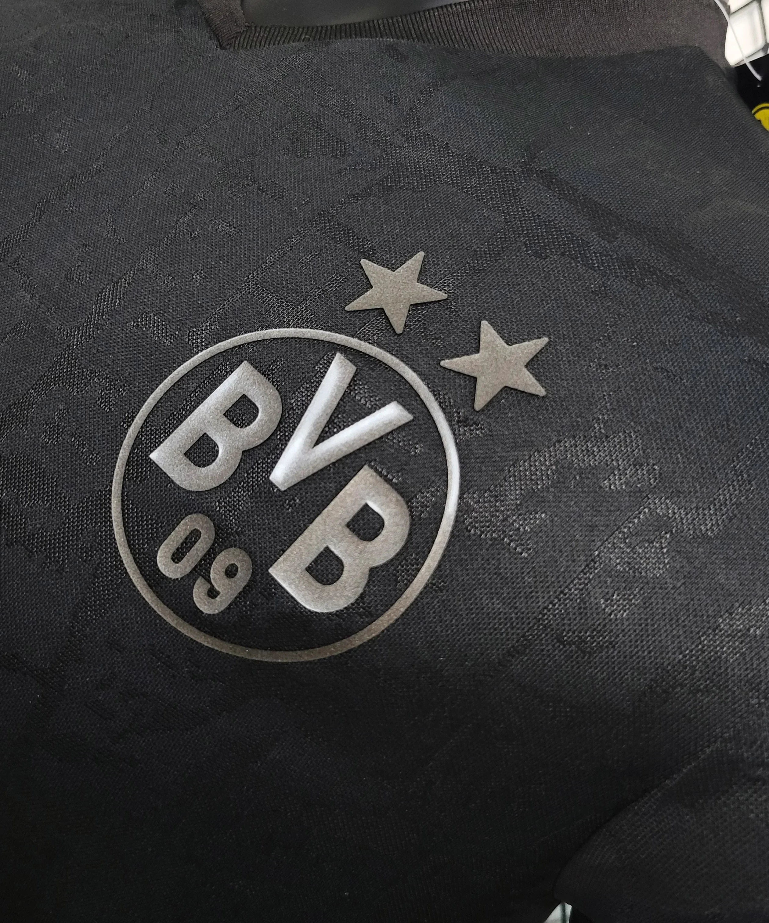 طقم بوروسيا دورتموند الخاص "عاصفة منتصف الليل"