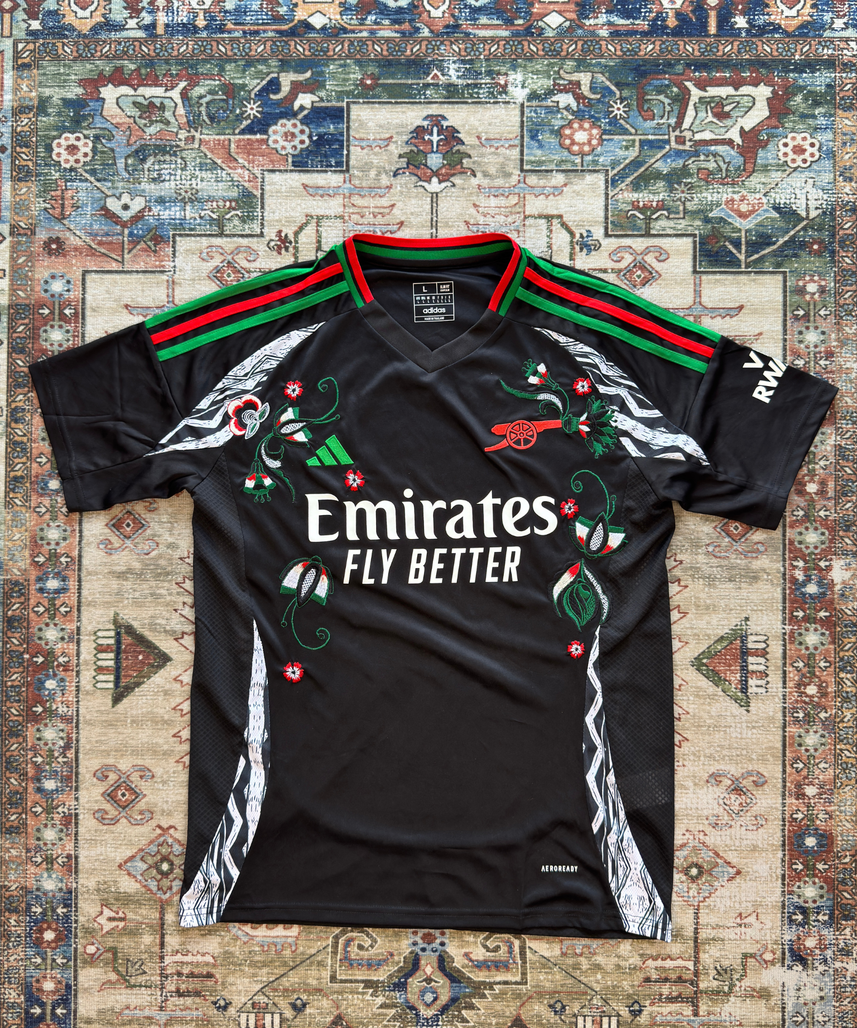 قميص أرسنال الأسود المطرز لموسم 2024/2025