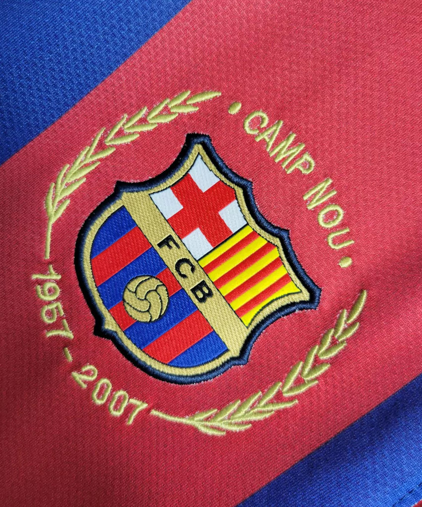 طقم برشلونة الأساسي لموسم 2007-2008