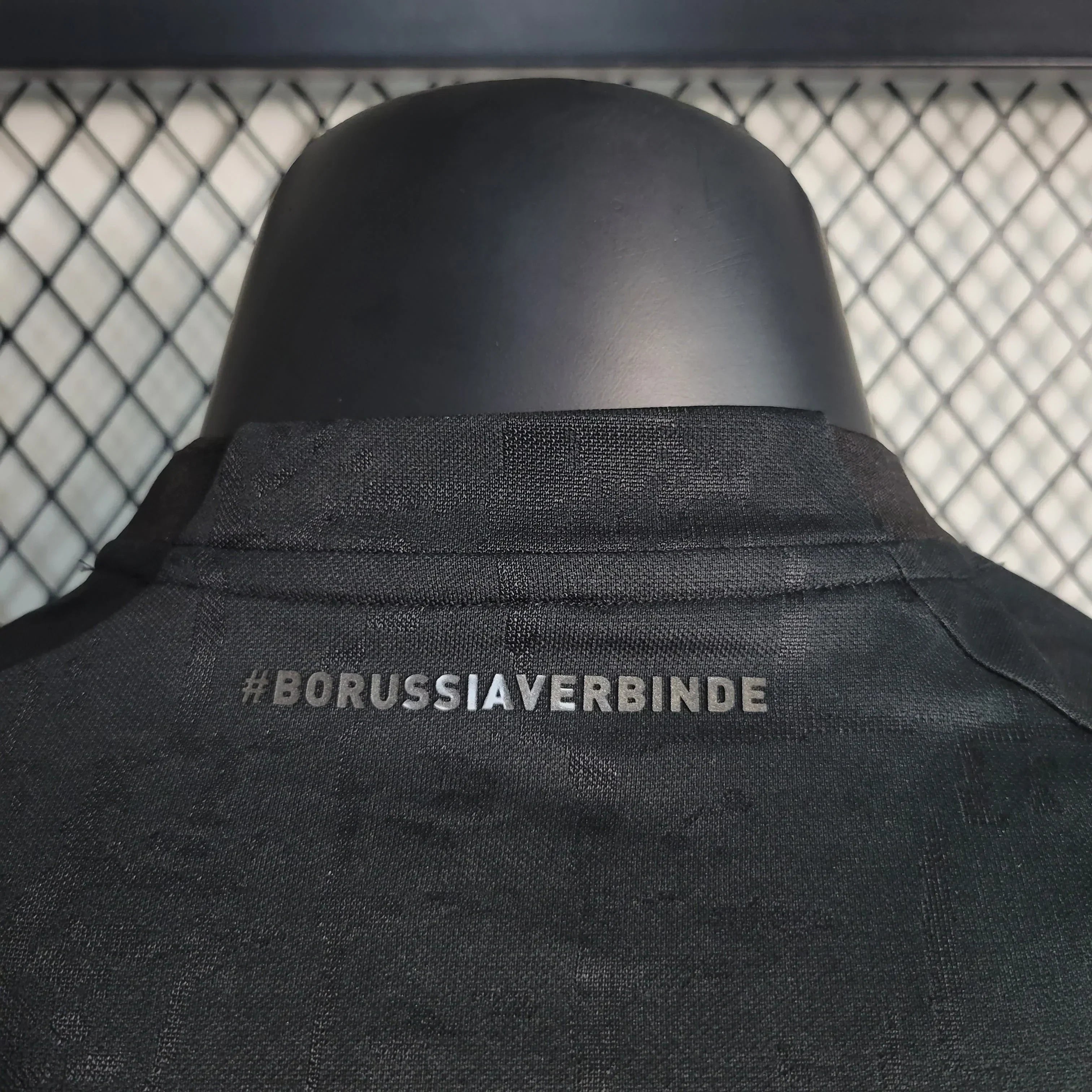 طقم بوروسيا دورتموند الخاص "عاصفة منتصف الليل"