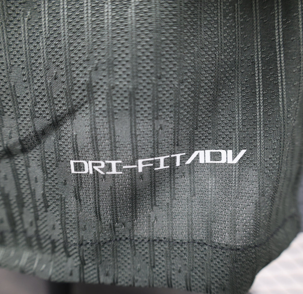 طقم ليفربول الاحتياطي لموسم 2024-2025 بأكمام طويلة