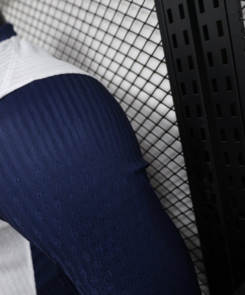 طقم توتنهام الأساسي لموسم 2024-2025 بأكمام طويلة