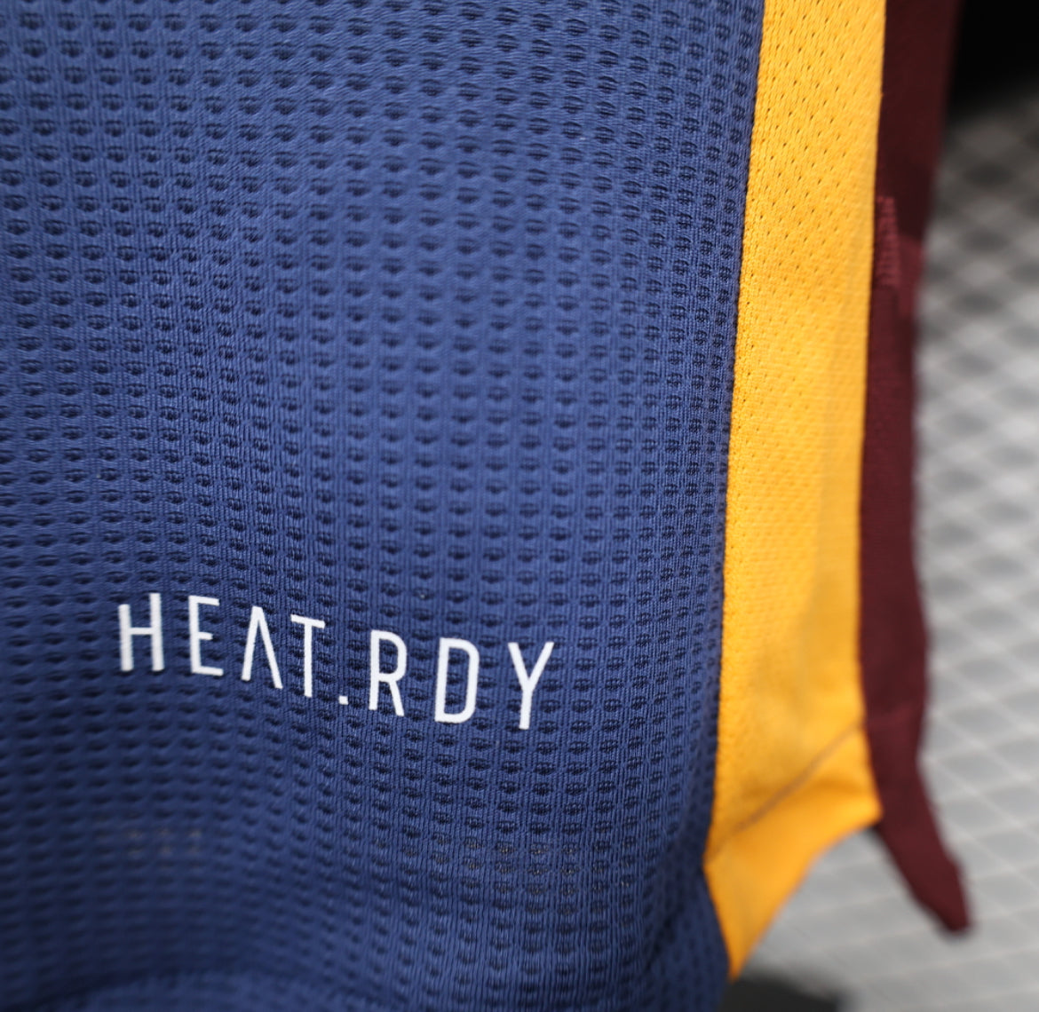 الطقم الثالث لنادي روما لموسم 2024-2025