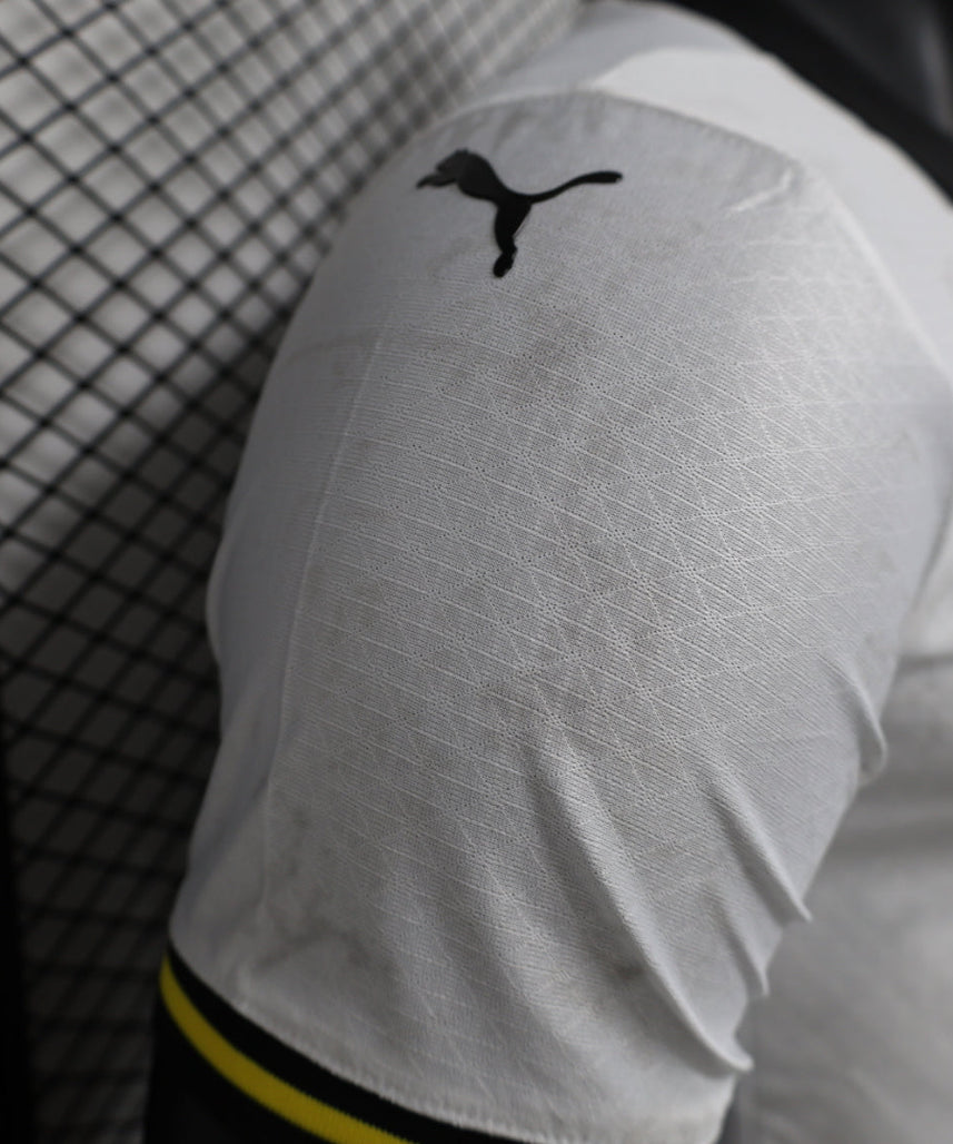 الطقم الثالث لنادي بوروسيا دورتموند لموسم 2024-2025