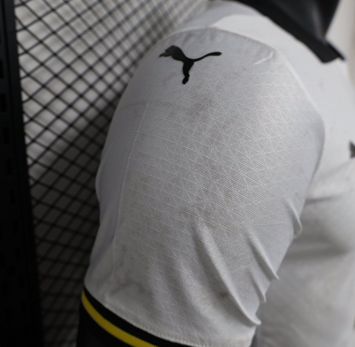 الطقم الثالث لنادي بوروسيا دورتموند لموسم 2024-2025