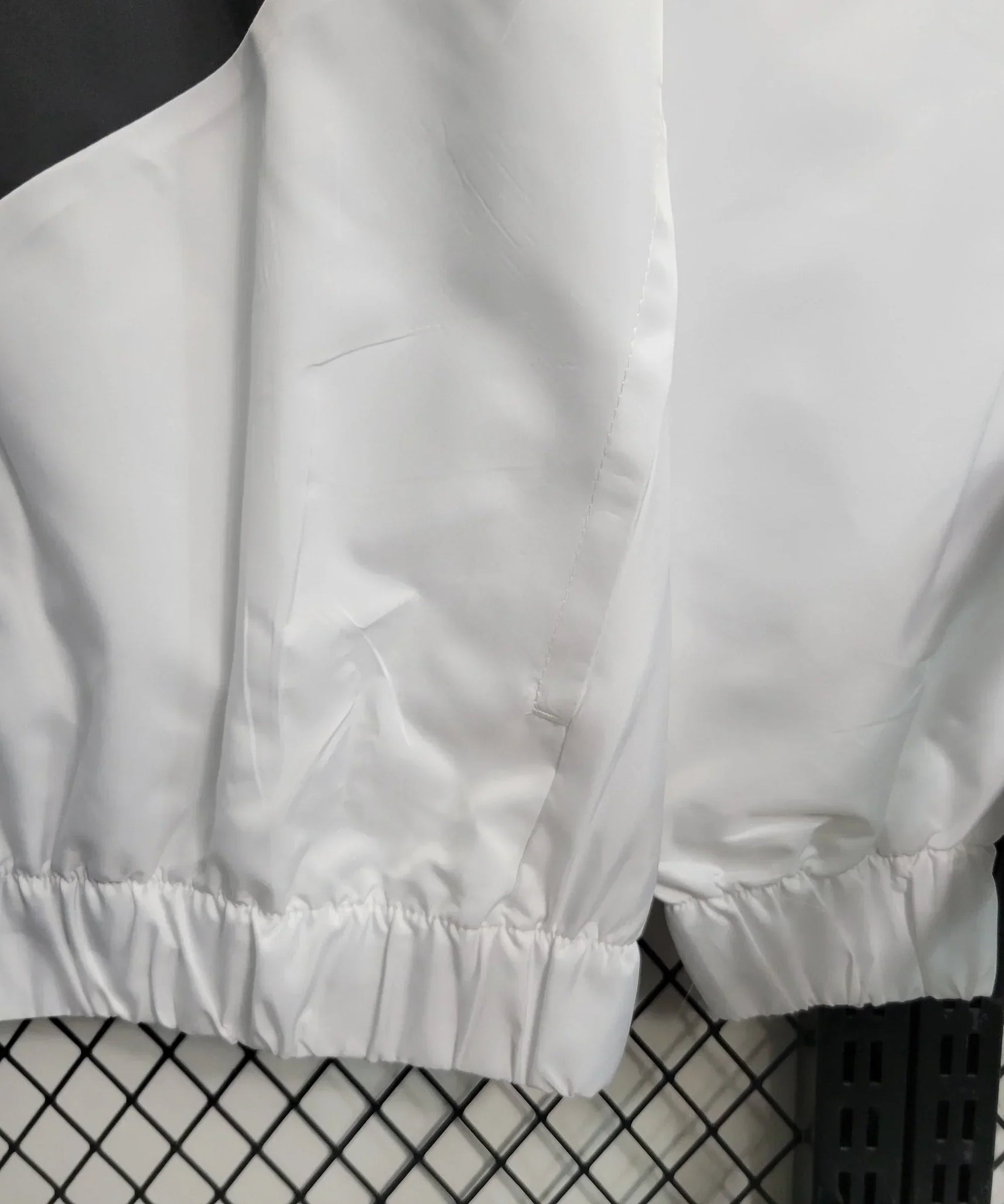 Milan Windjacke 23/24 - Weiß und Schwarz