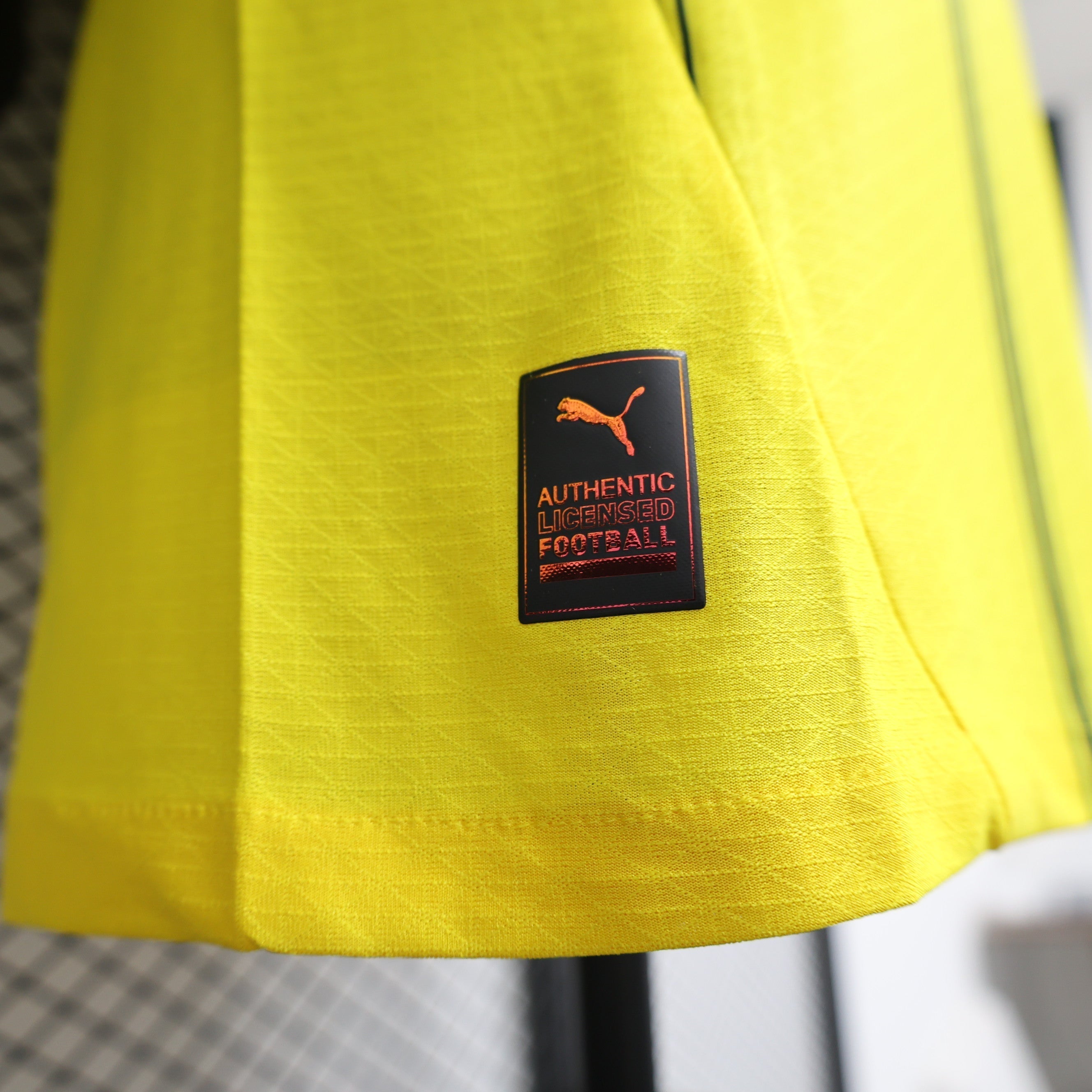 طقم بوروسيا دورتموند الأساسي 2022-2023