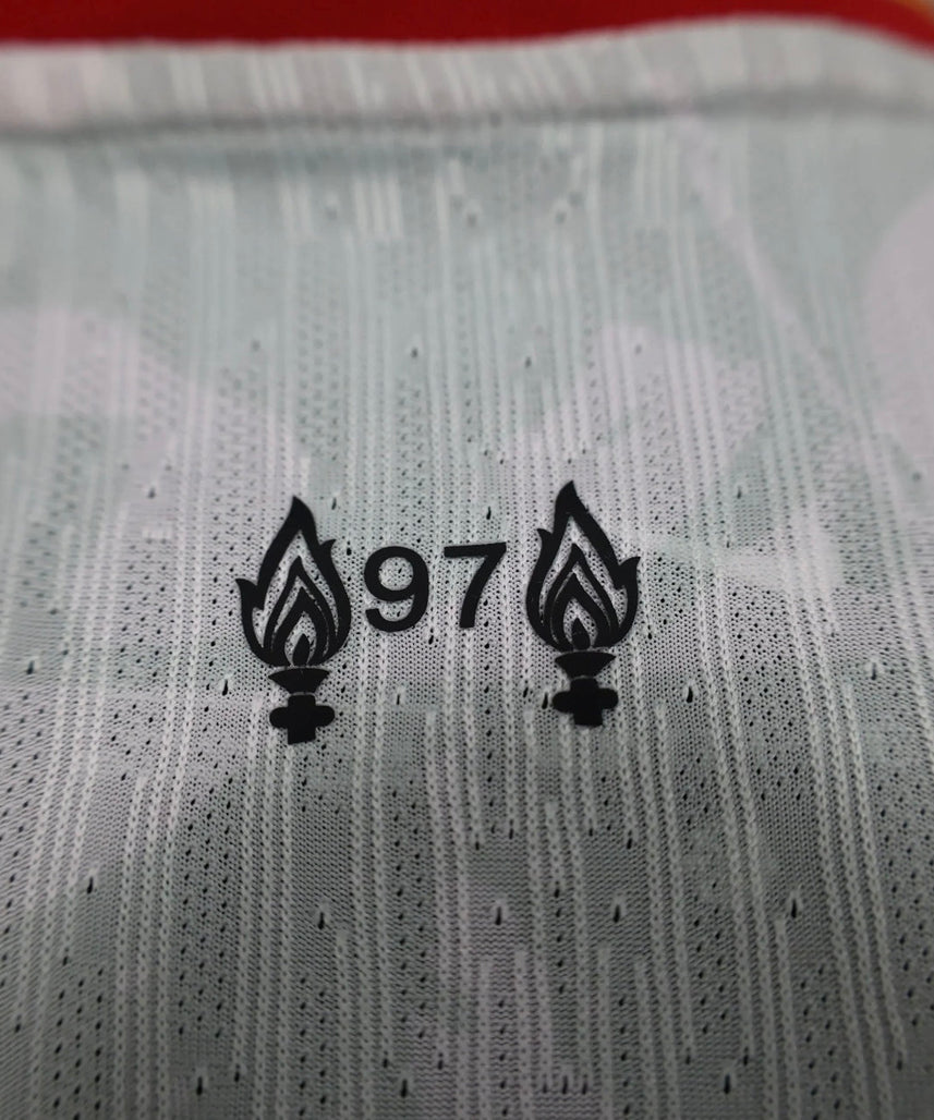 طقم ليفربول الثالث لموسم 2024-2025