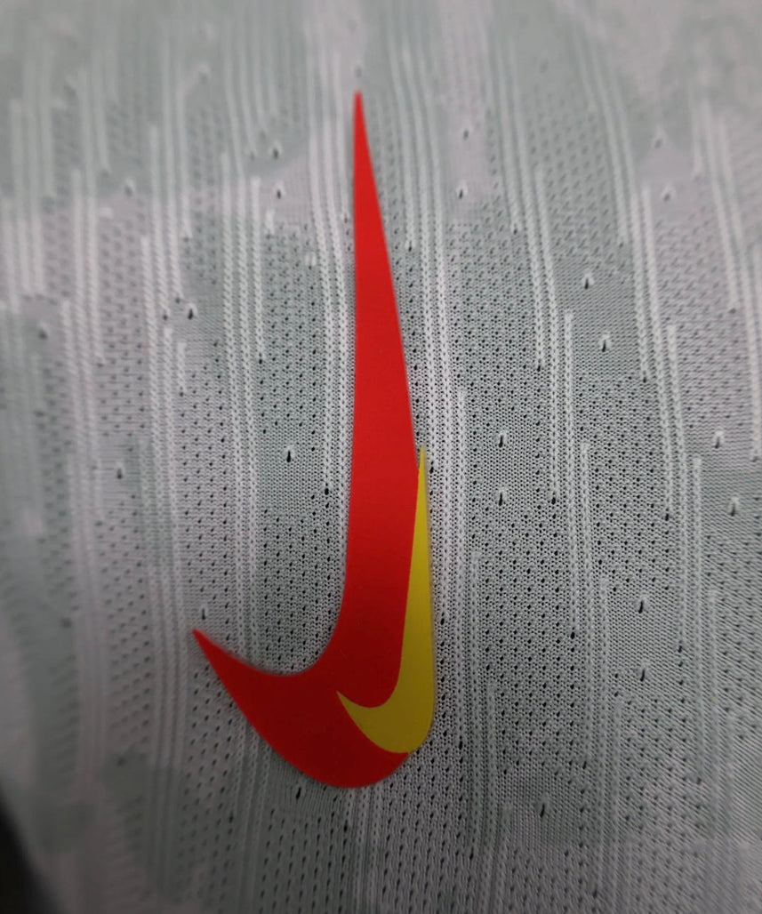 طقم ليفربول الثالث لموسم 2024-2025