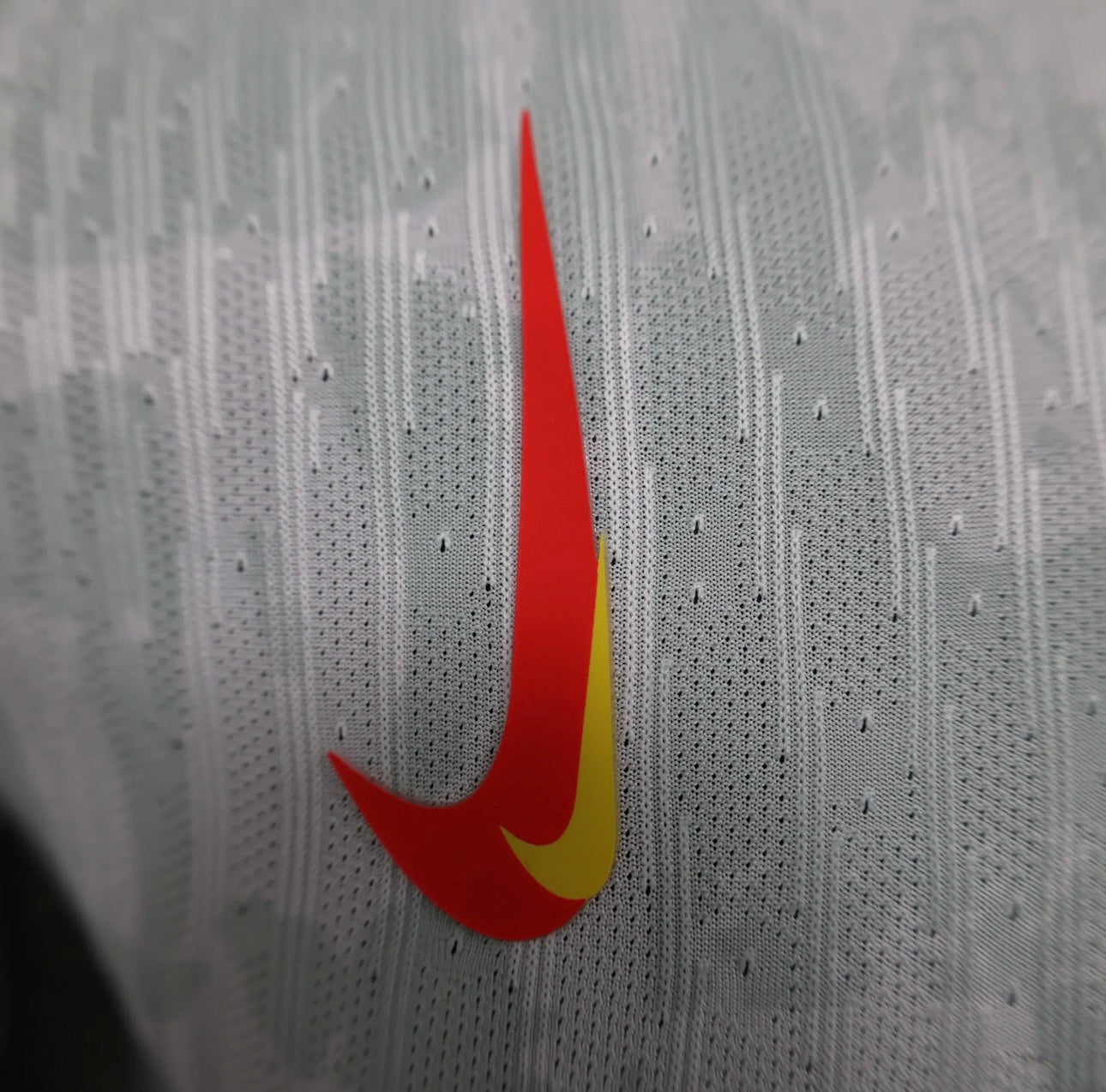 طقم ليفربول الثالث لموسم 2024-2025