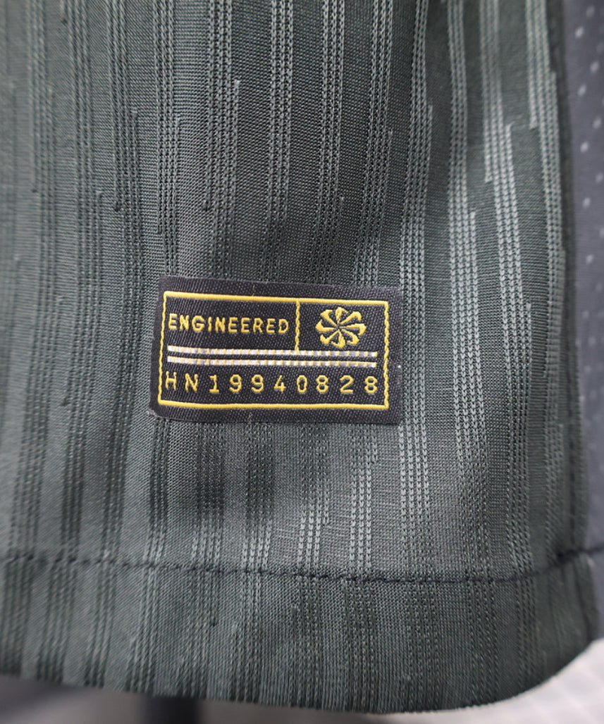 طقم ليفربول الاحتياطي لموسم 2024-2025 بأكمام طويلة