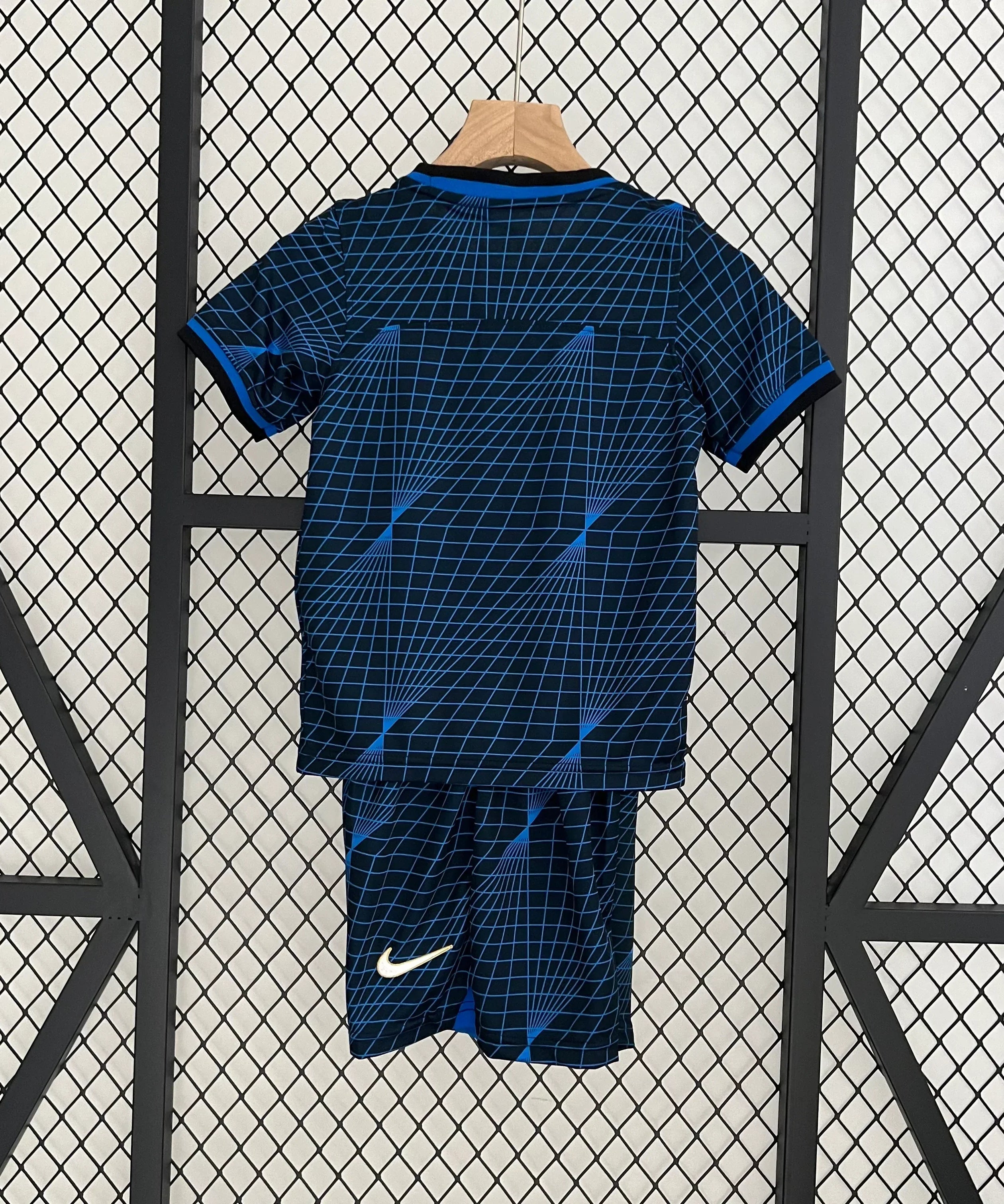 قميص تشيلسي الاحتياطي للأطفال لموسم 23/24