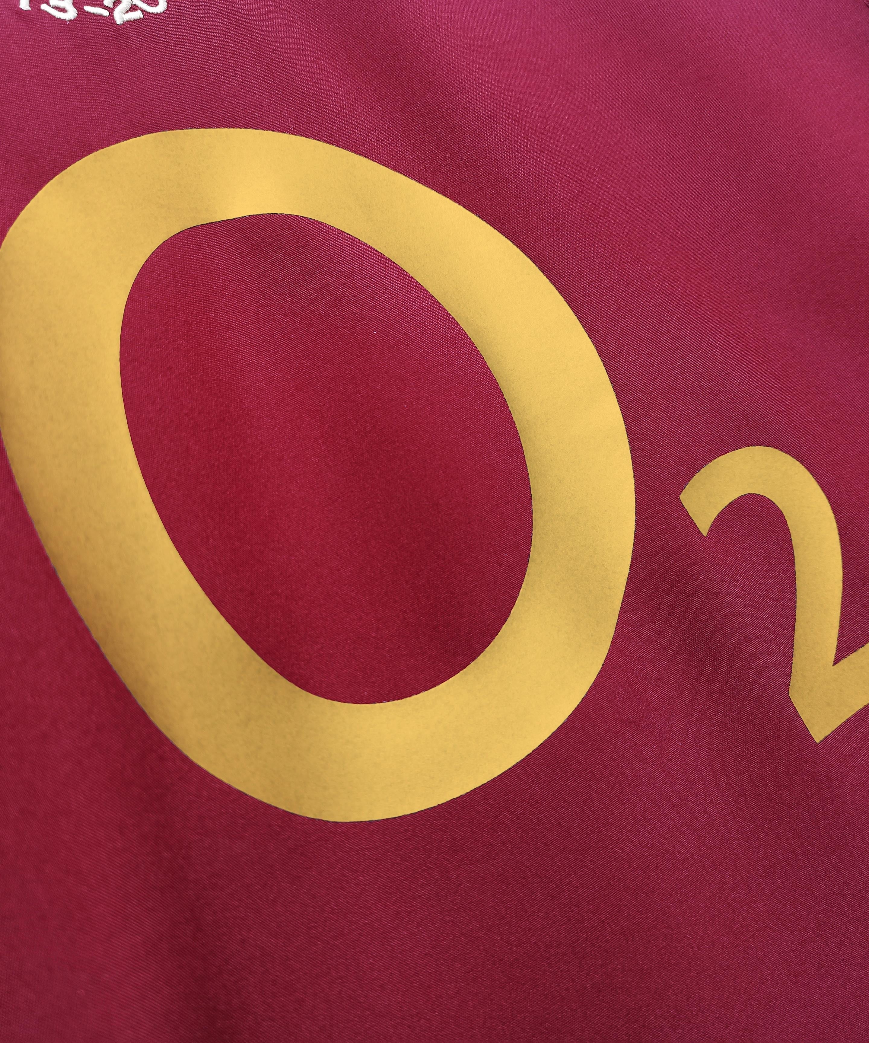 طقم أرسنال الأساسي ذو الأكمام الطويلة لموسم 2005-2006