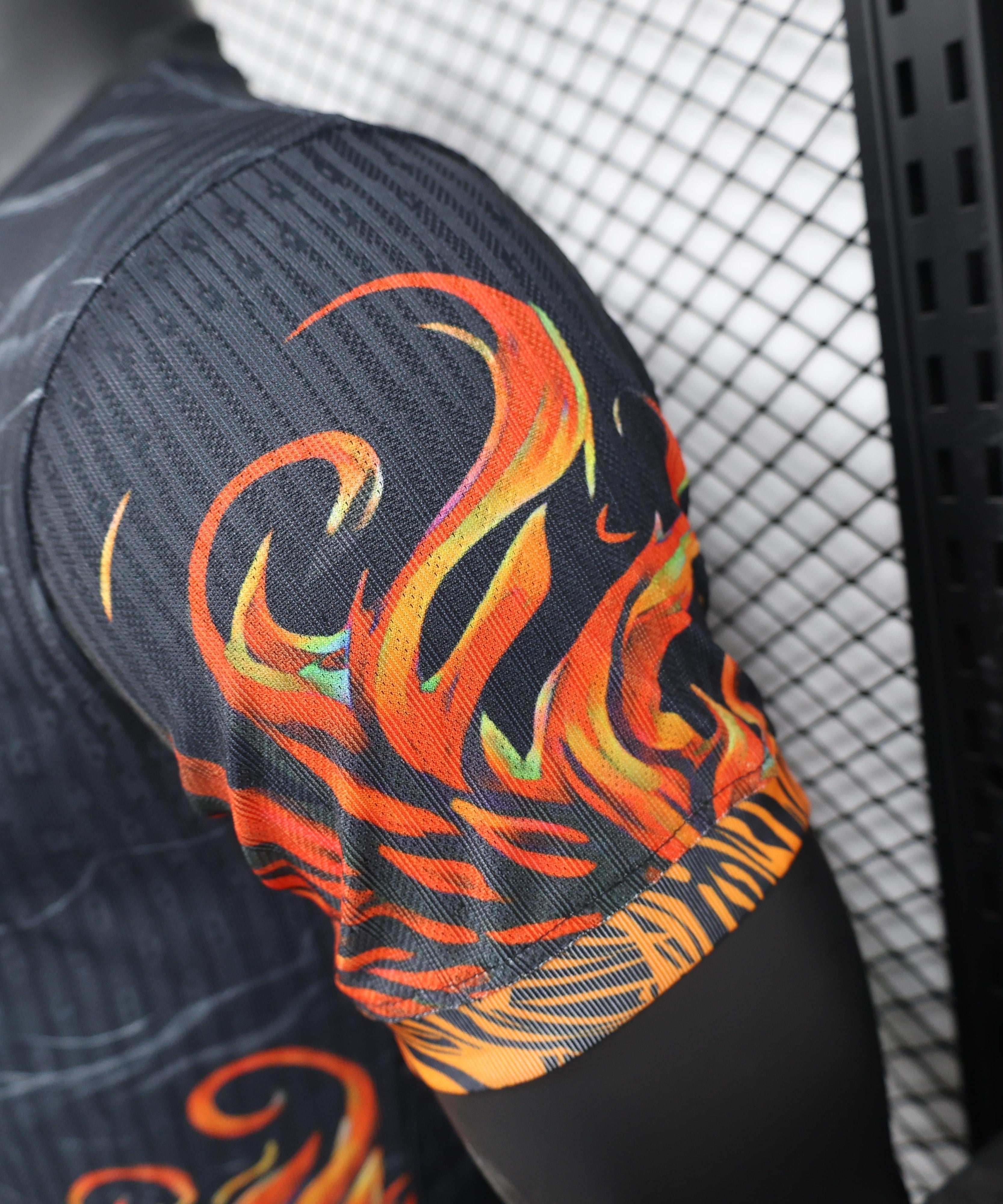 Liverpool "Wiedergeburt des Infernos" Spezial-Kit